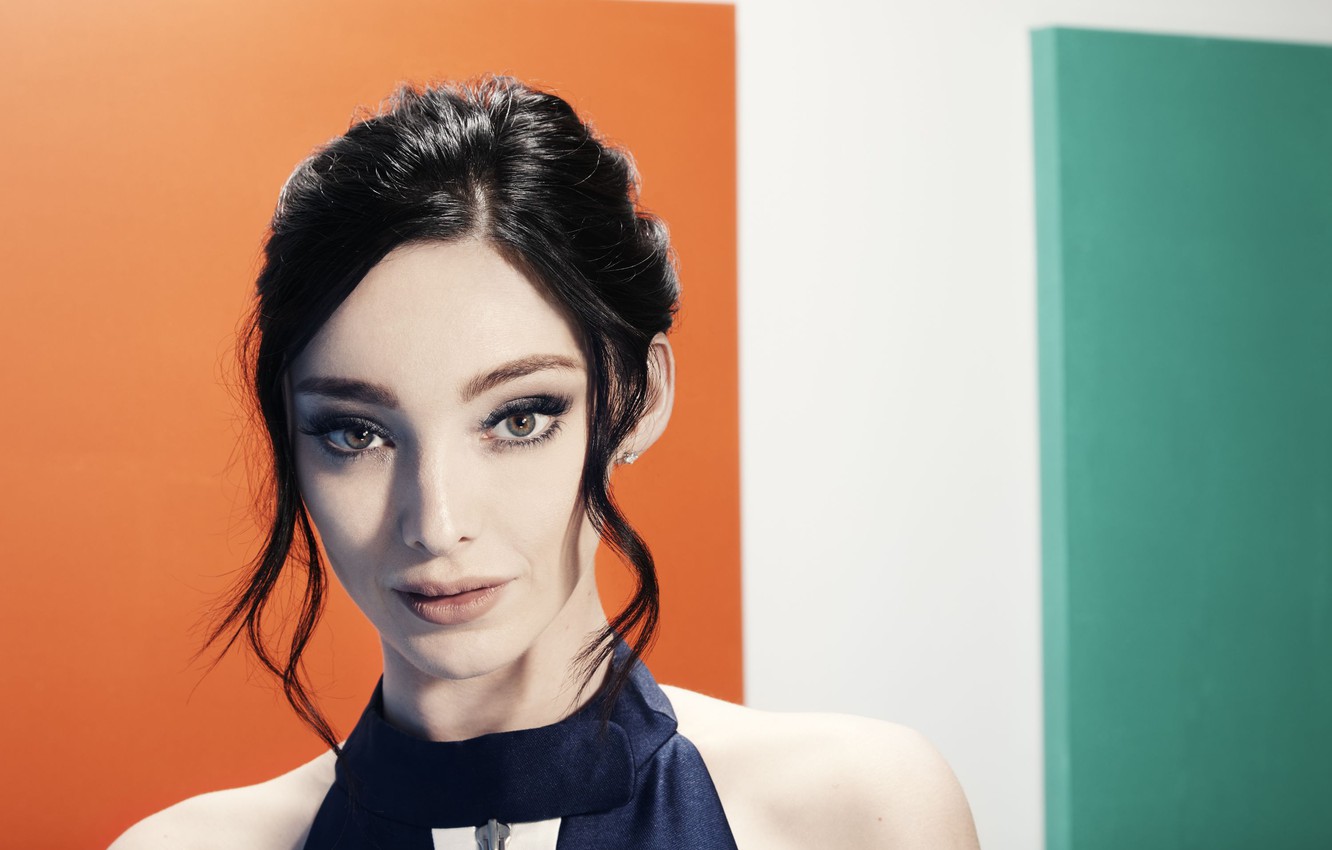 Emma Dumont Wallpapers