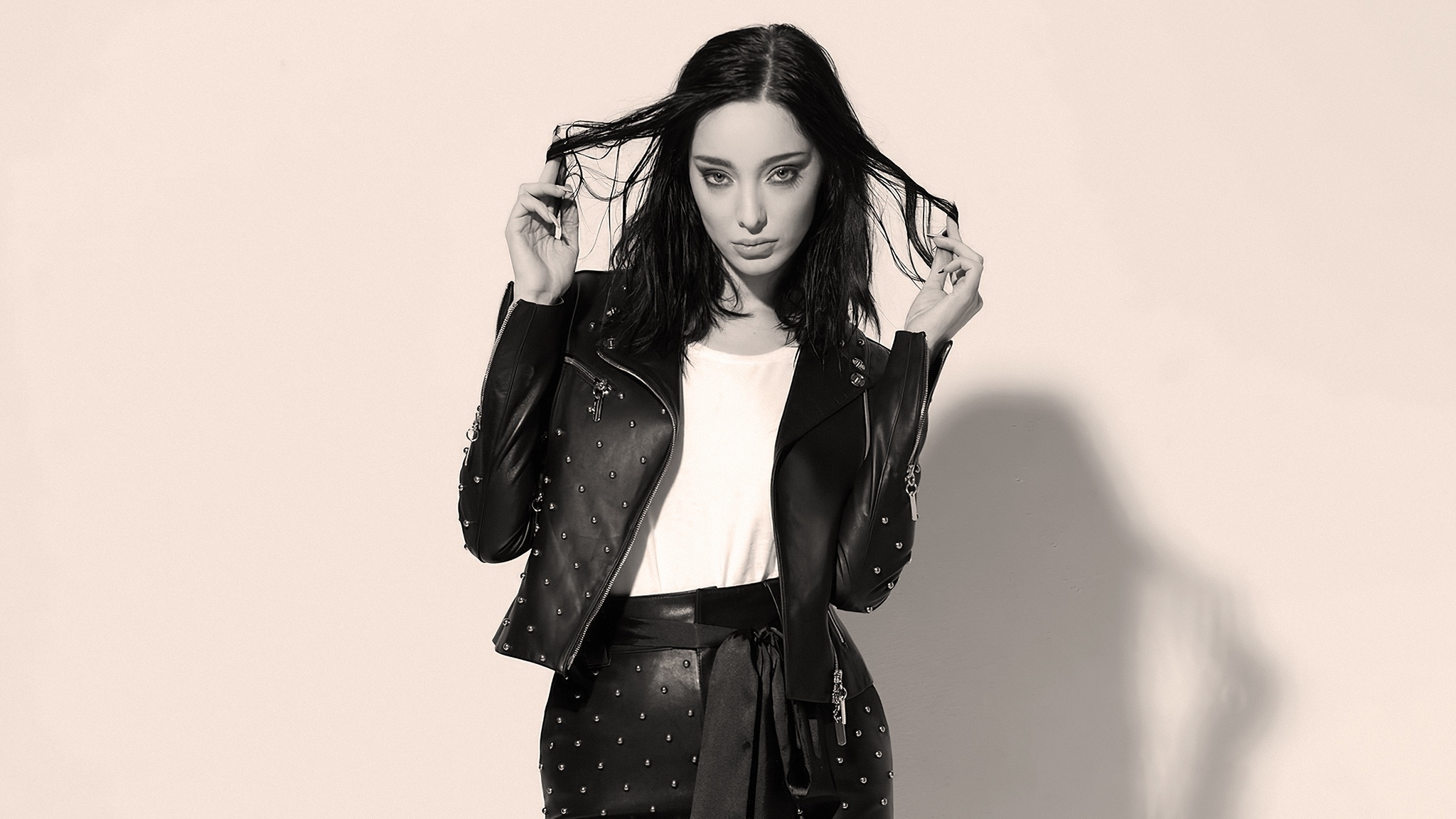 Emma Dumont Jacket Wallpapers