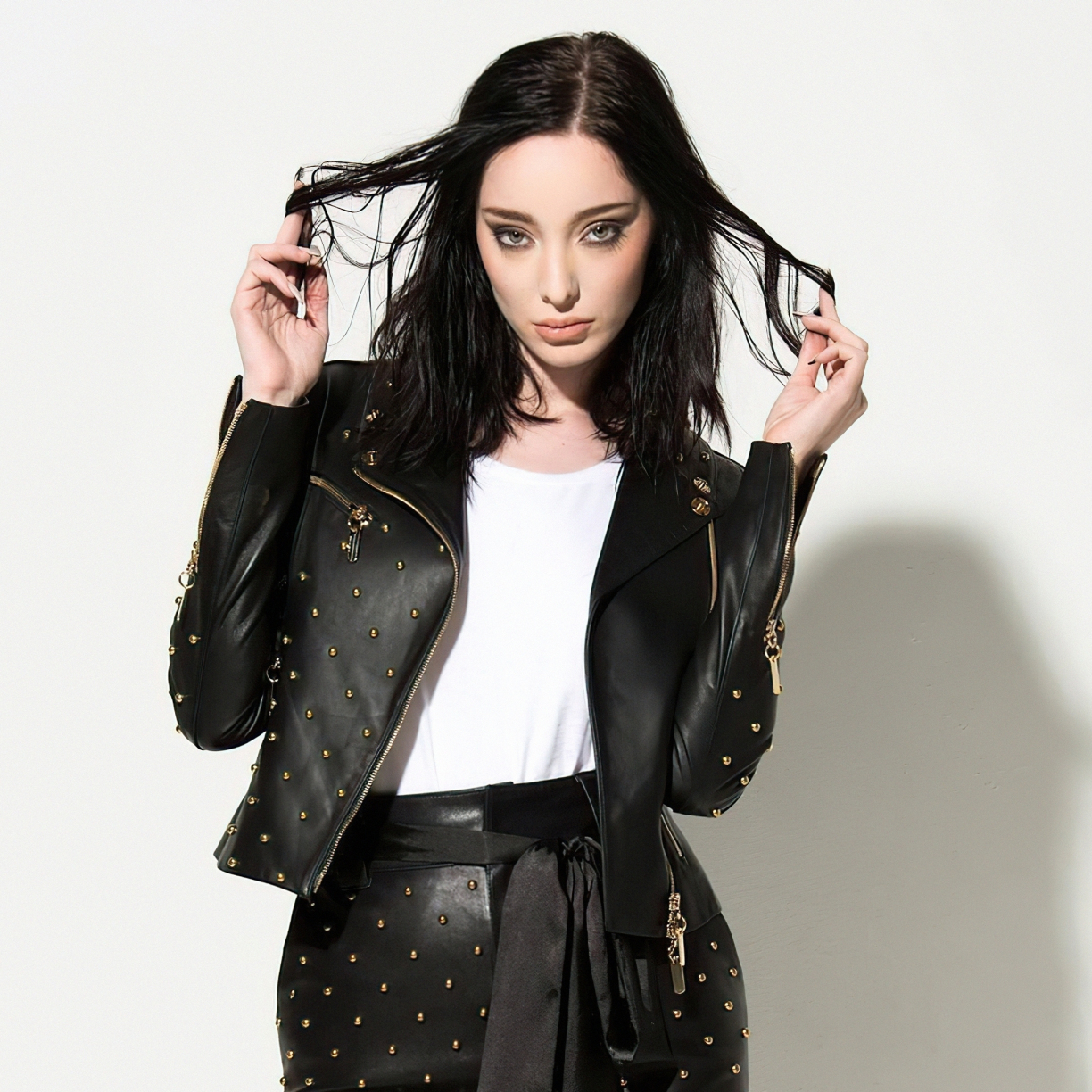 Emma Dumont Jacket Wallpapers