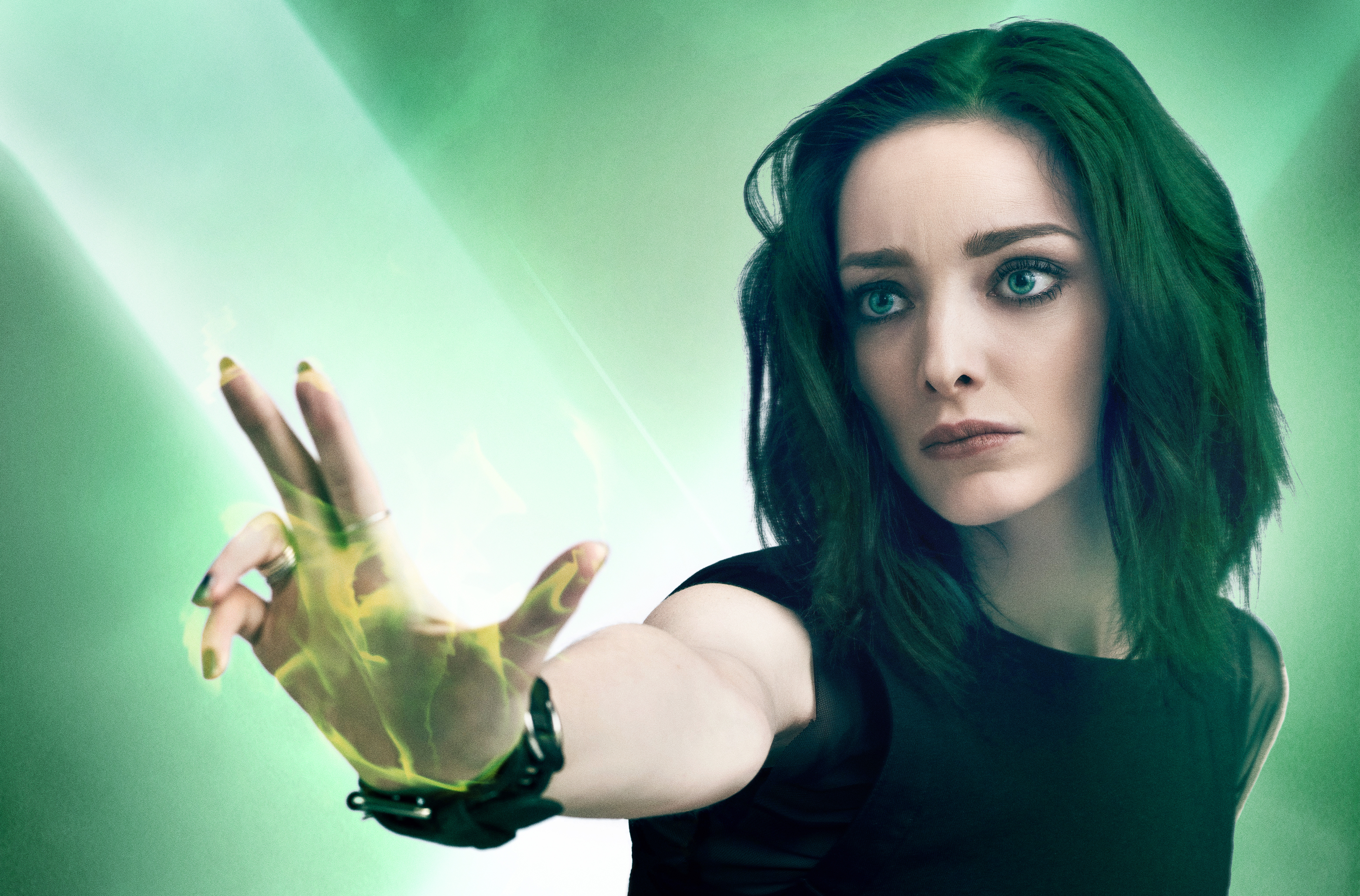 Emma Dumont Portrait Wallpapers