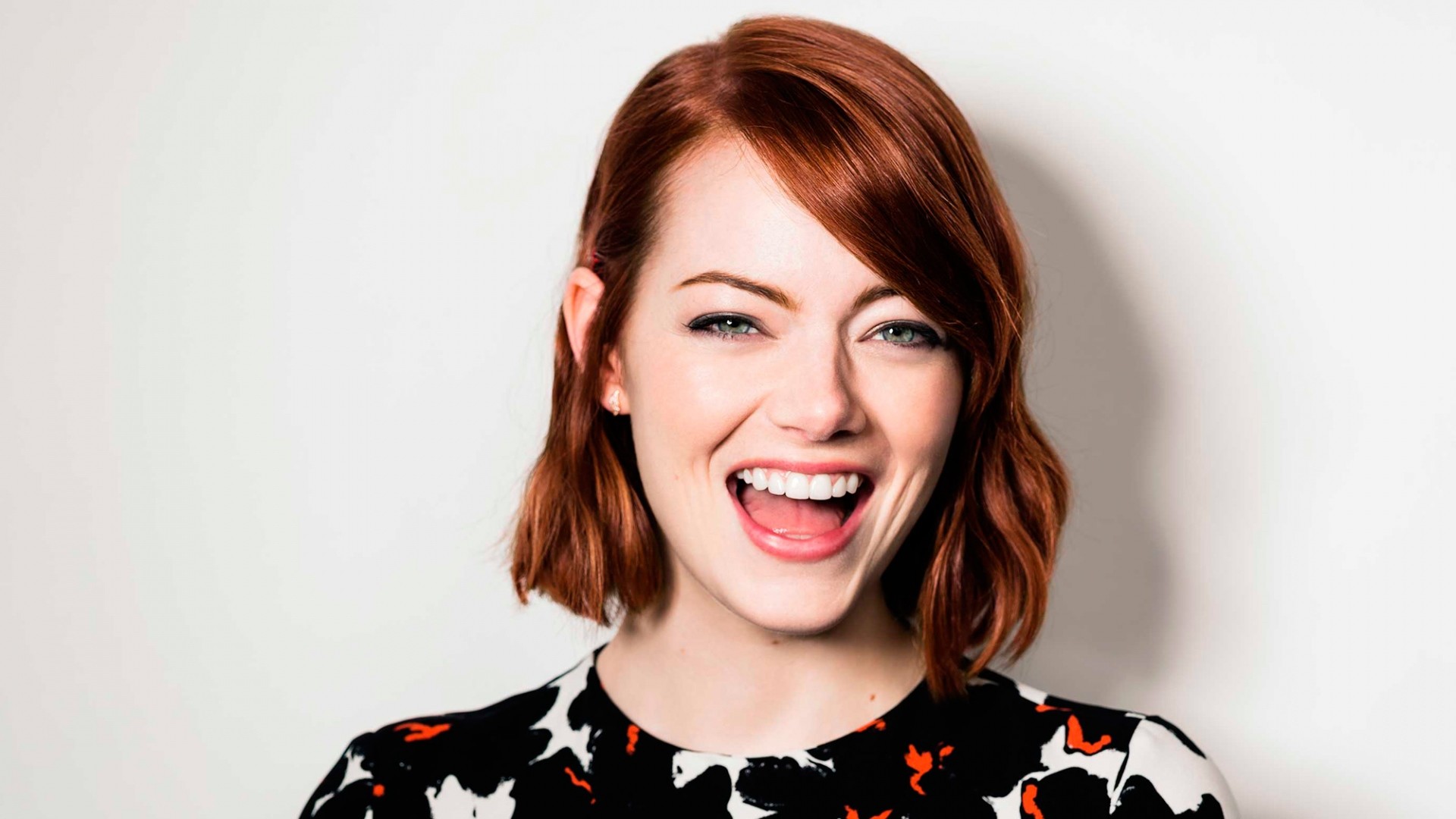 Emma Stone Blond American Wallpapers