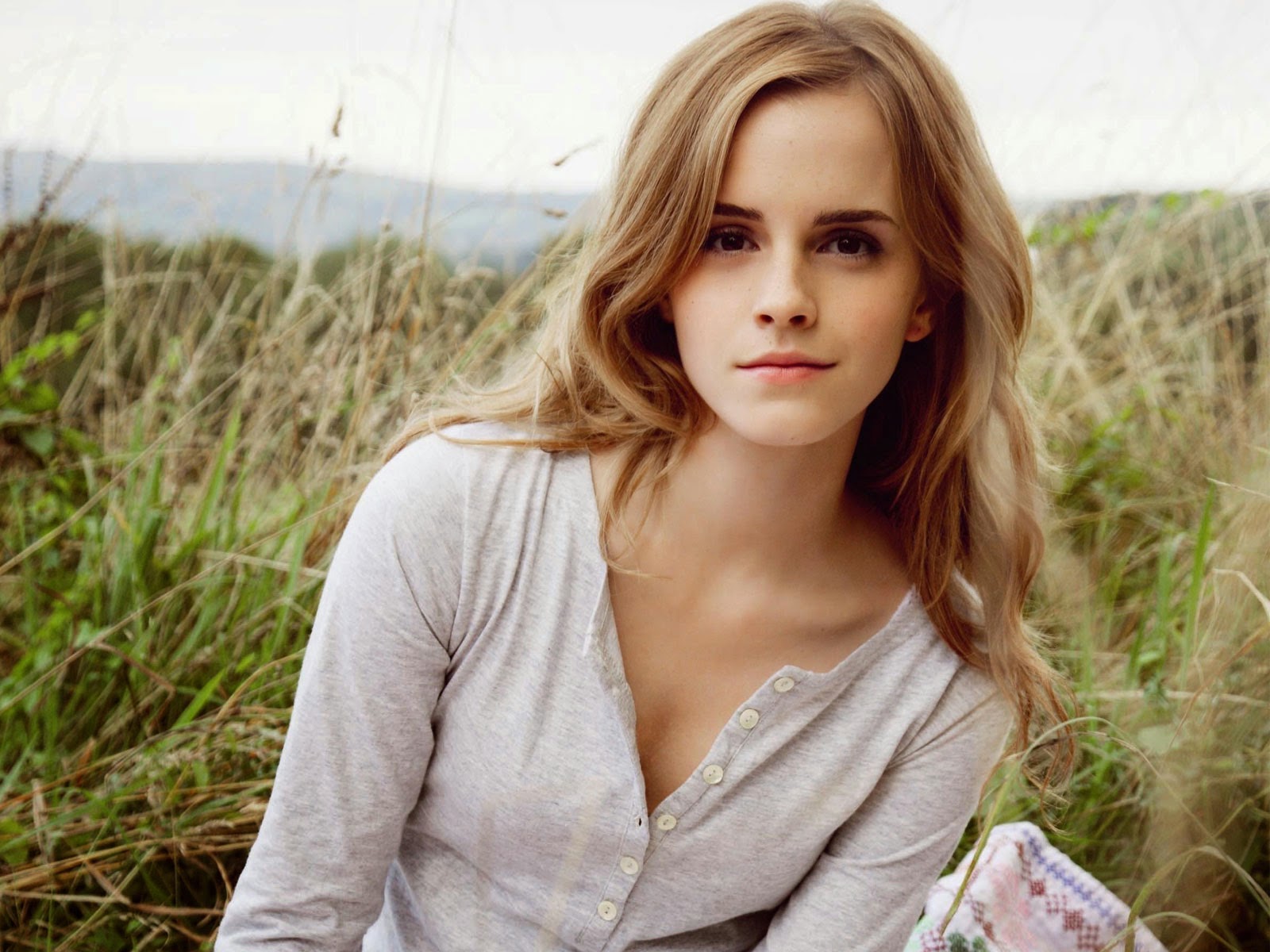 Emma Watson Brunette Wallpapers