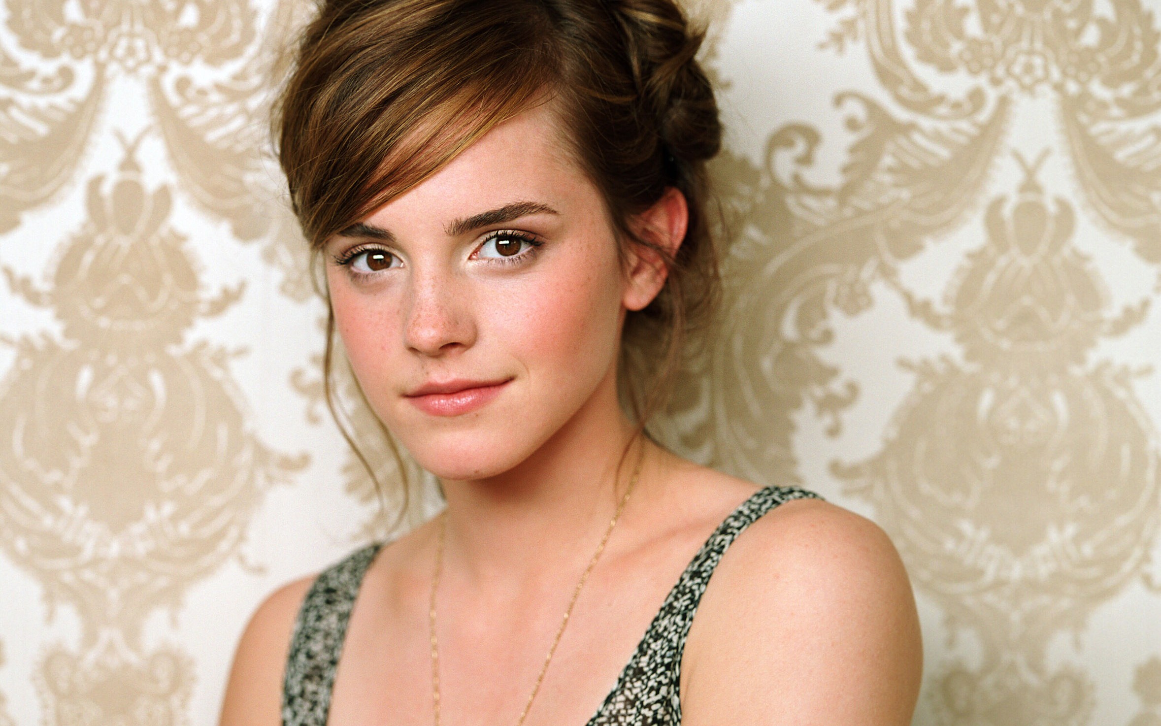 Emma Watson Looking at Viewer Wallpapers
