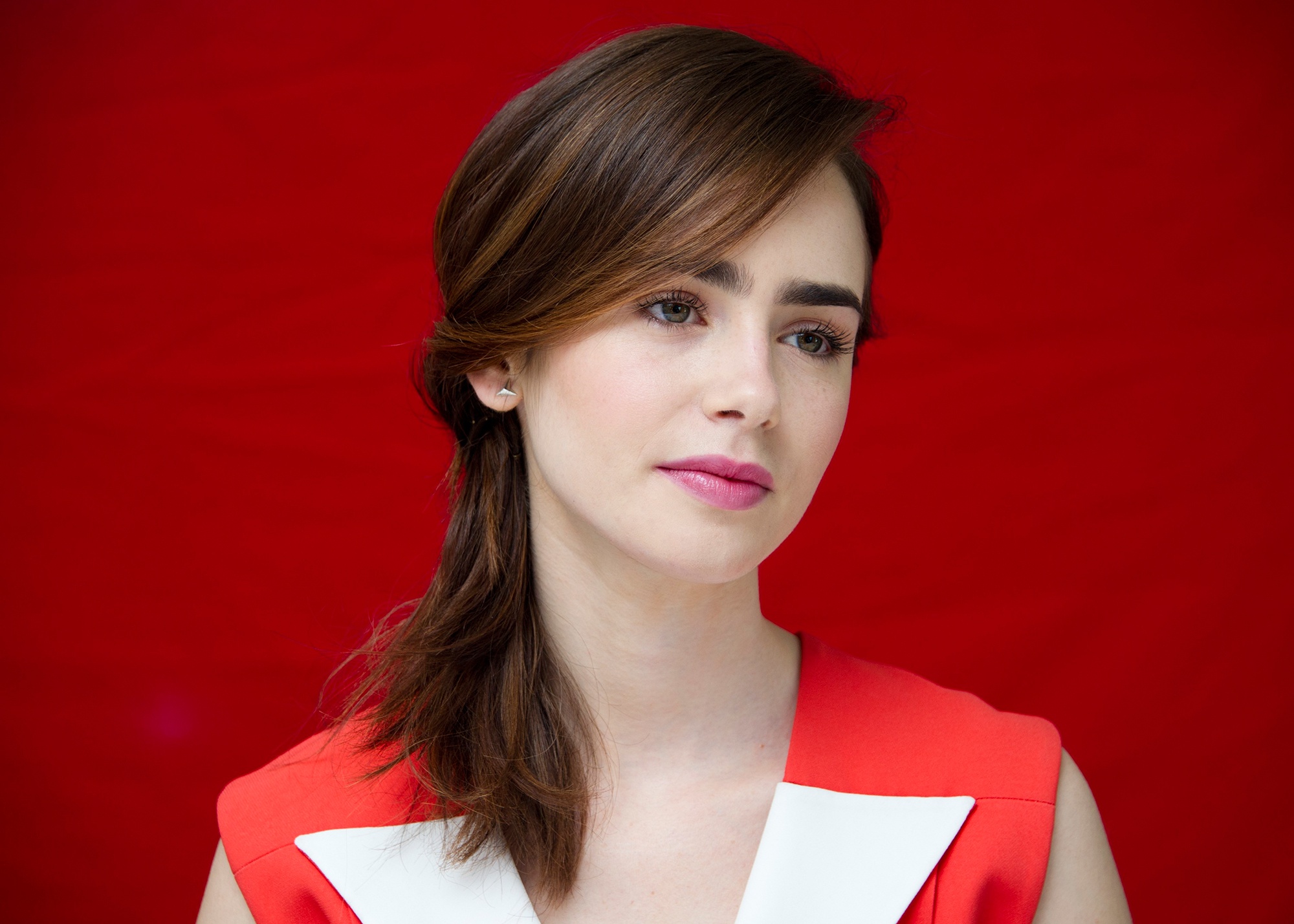 English Actress Lily Collins Wallpapers