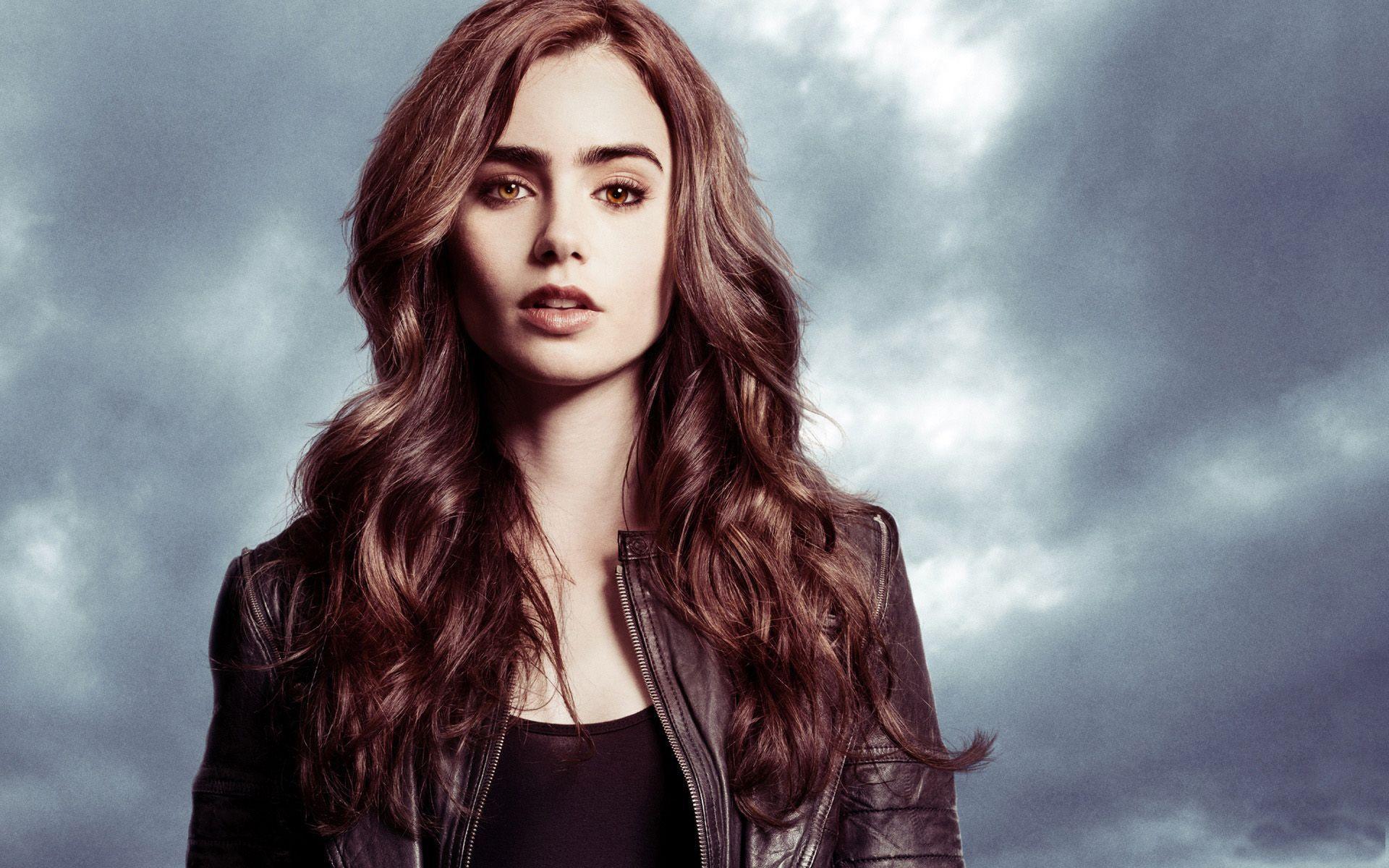 English Lily Collins Wallpapers