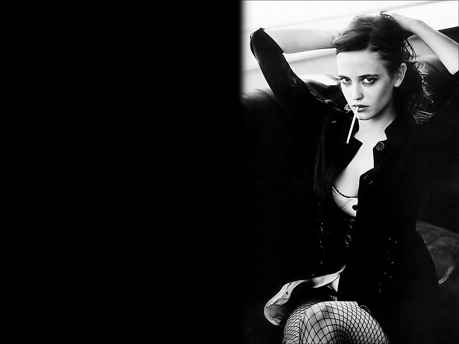 Eva Green Cute In Black Wallpapers