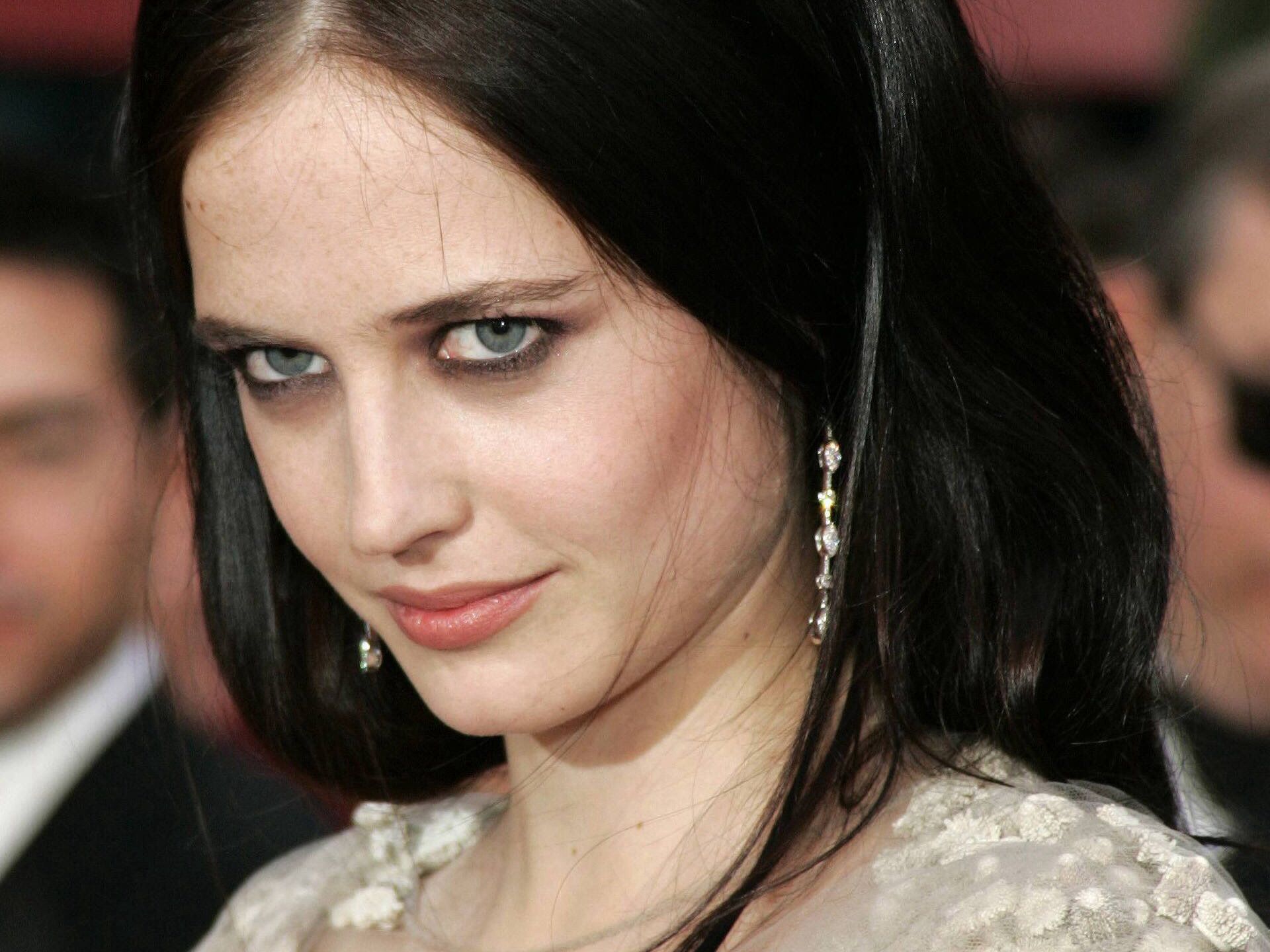 Eva Green Cute In Black Wallpapers