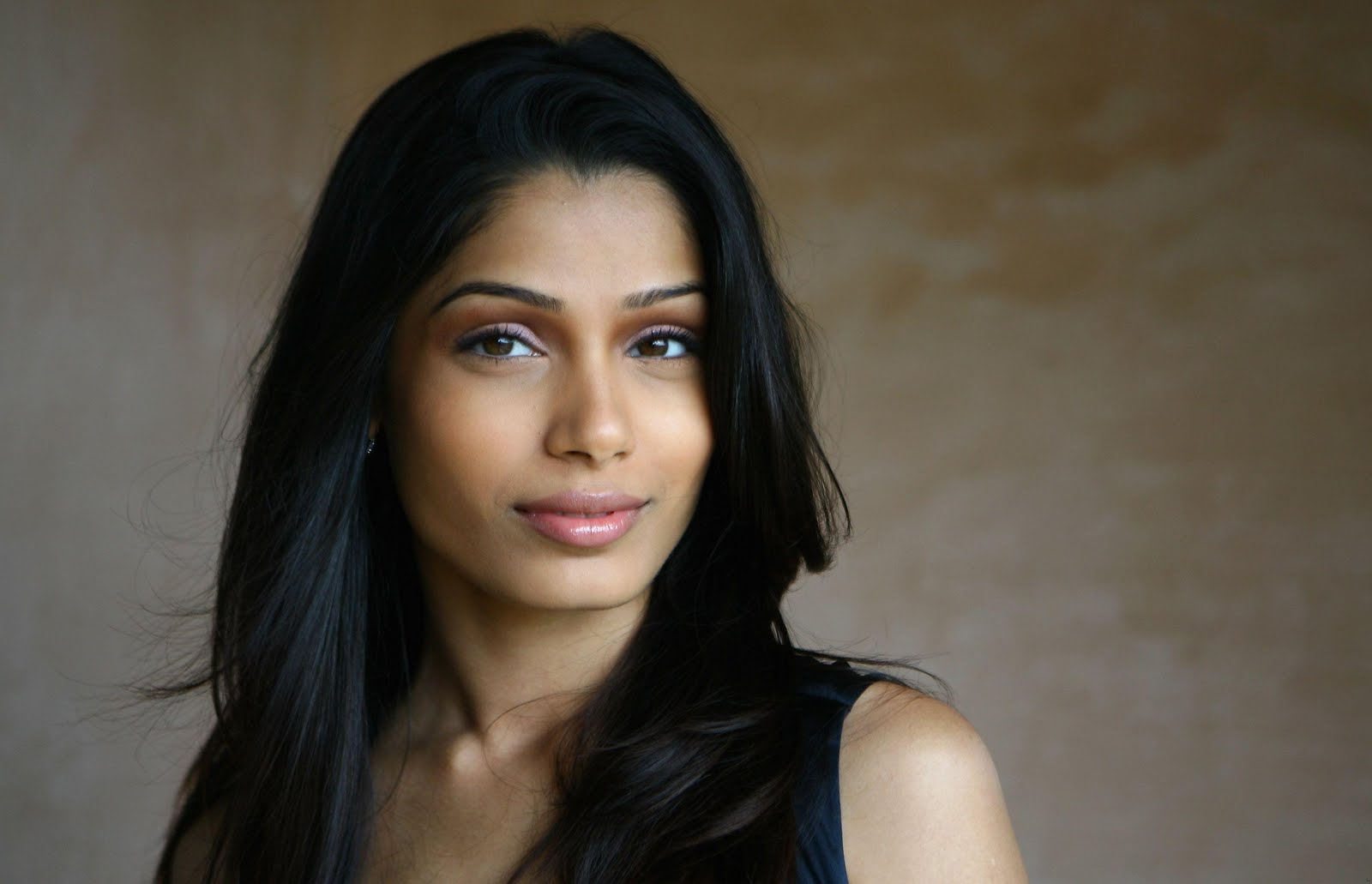 Freida Pinto 2020 Wallpapers