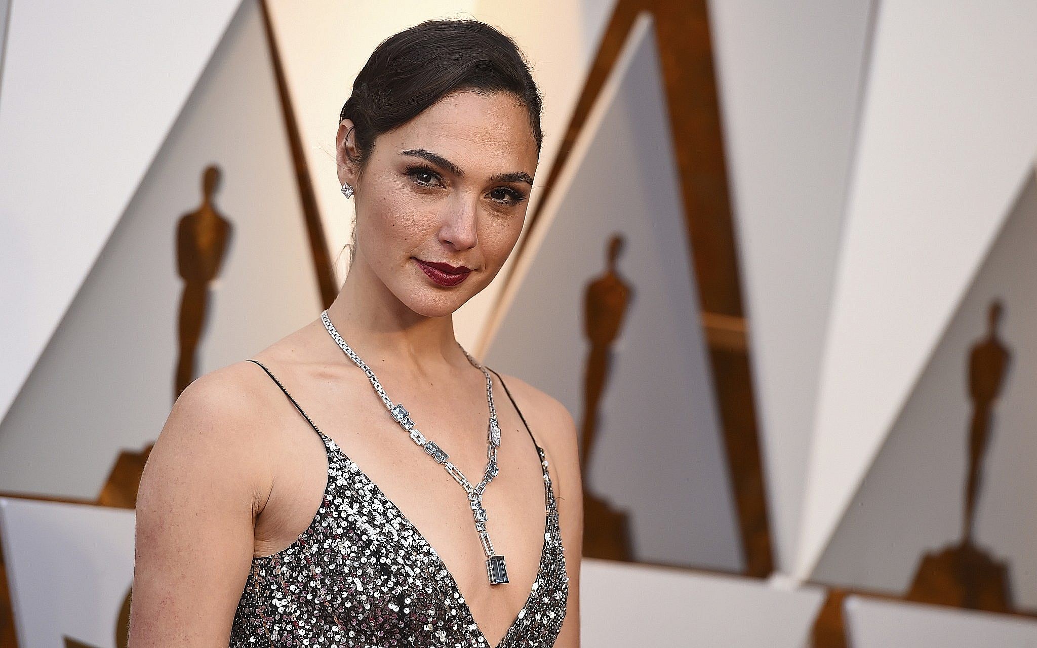 Gal Gadot 2018 Oscars Portrait Wallpapers