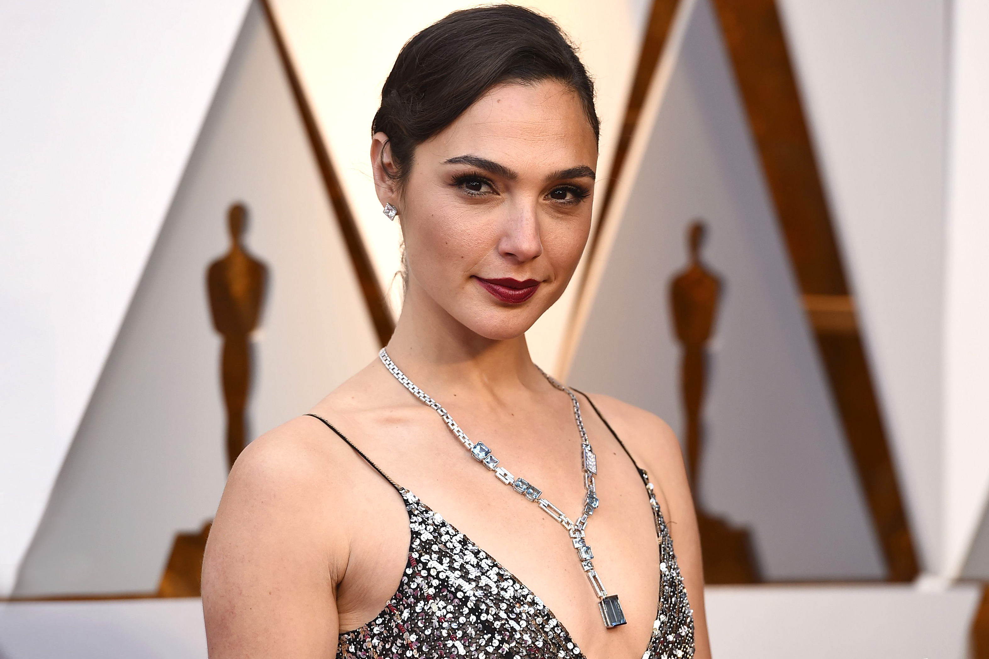 Gal Gadot Oscars Portrait Wallpapers