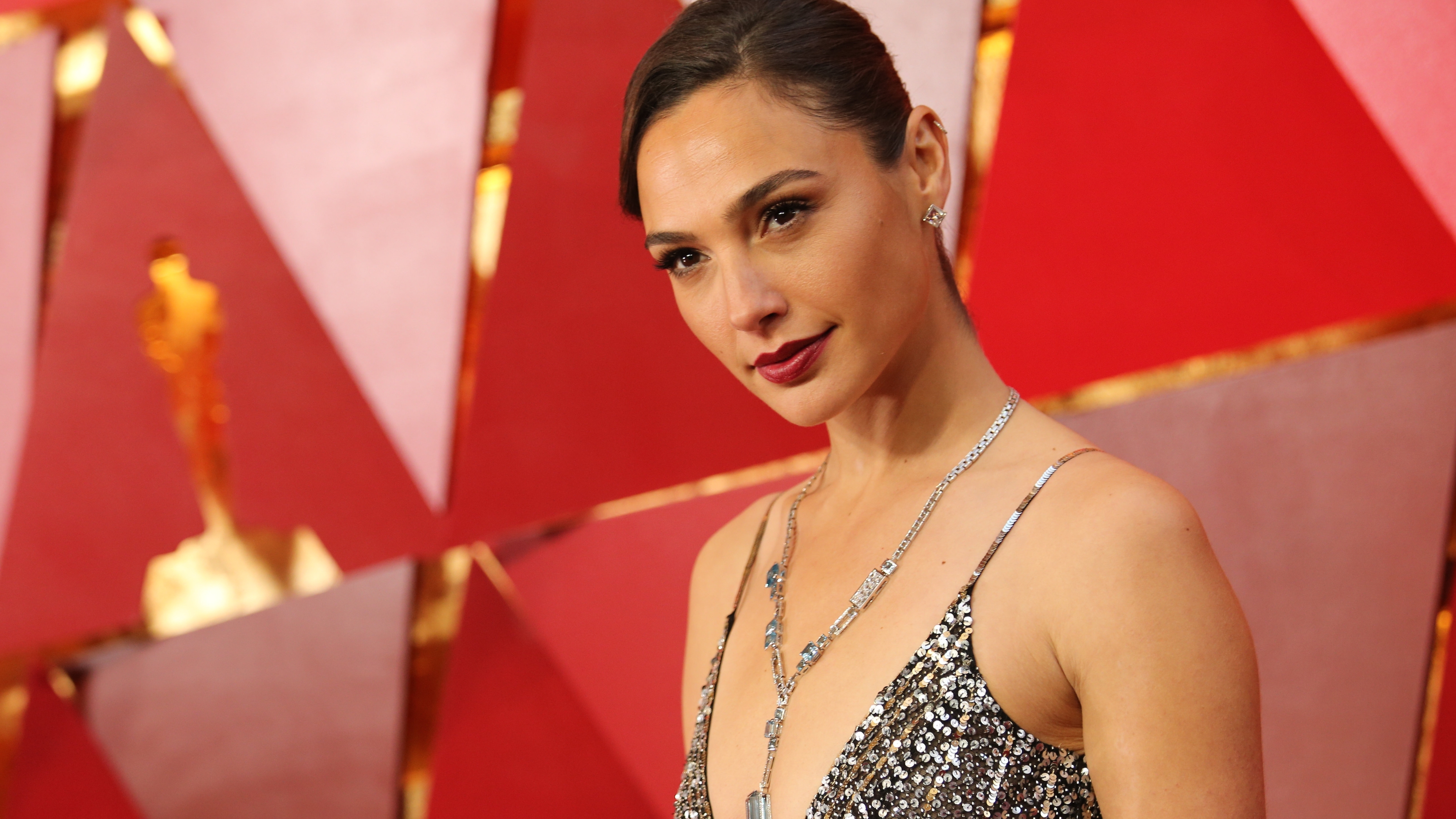 Gal Gadot Oscars Portrait Wallpapers