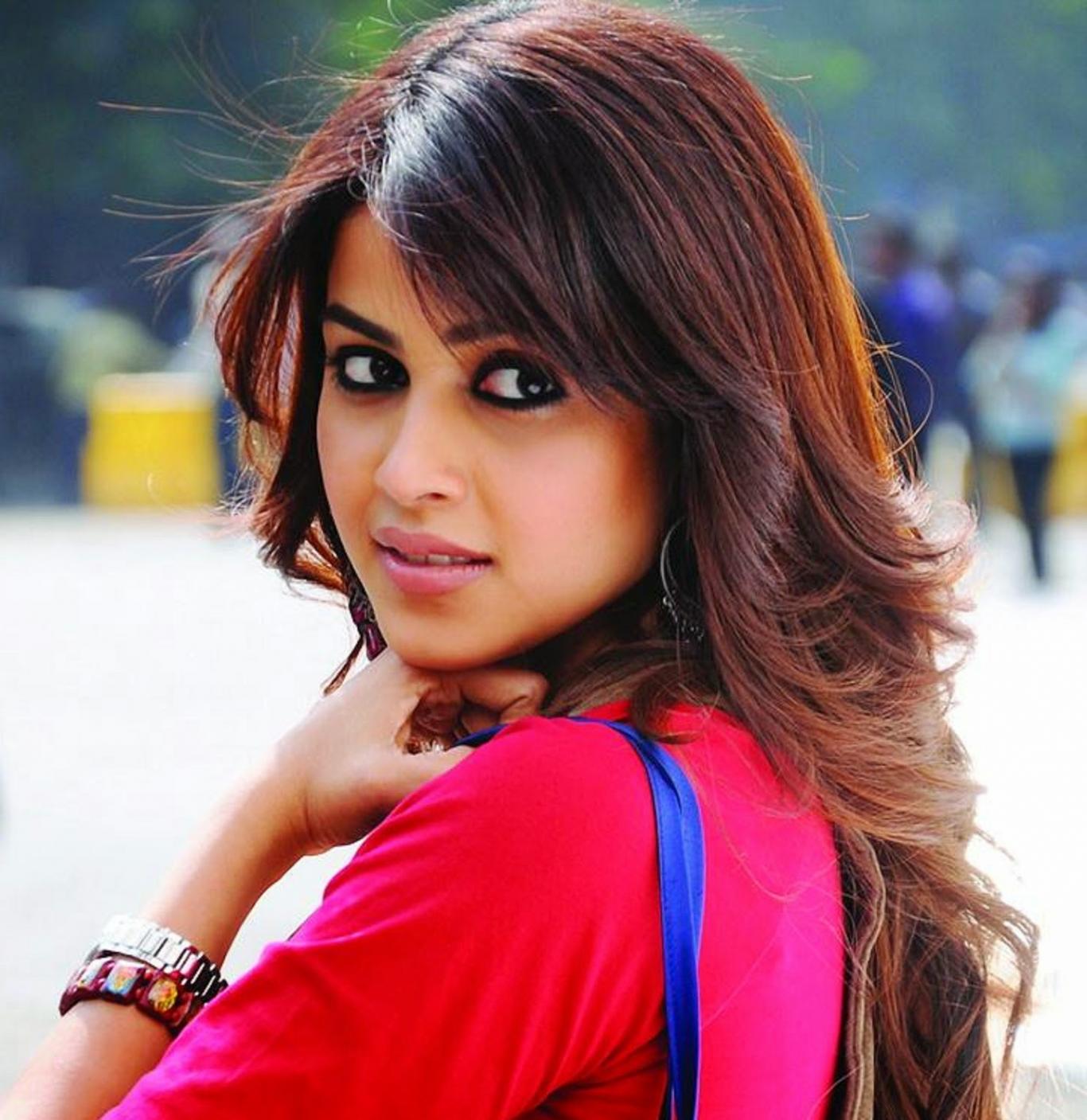 Genelia D'souza Wallpapers