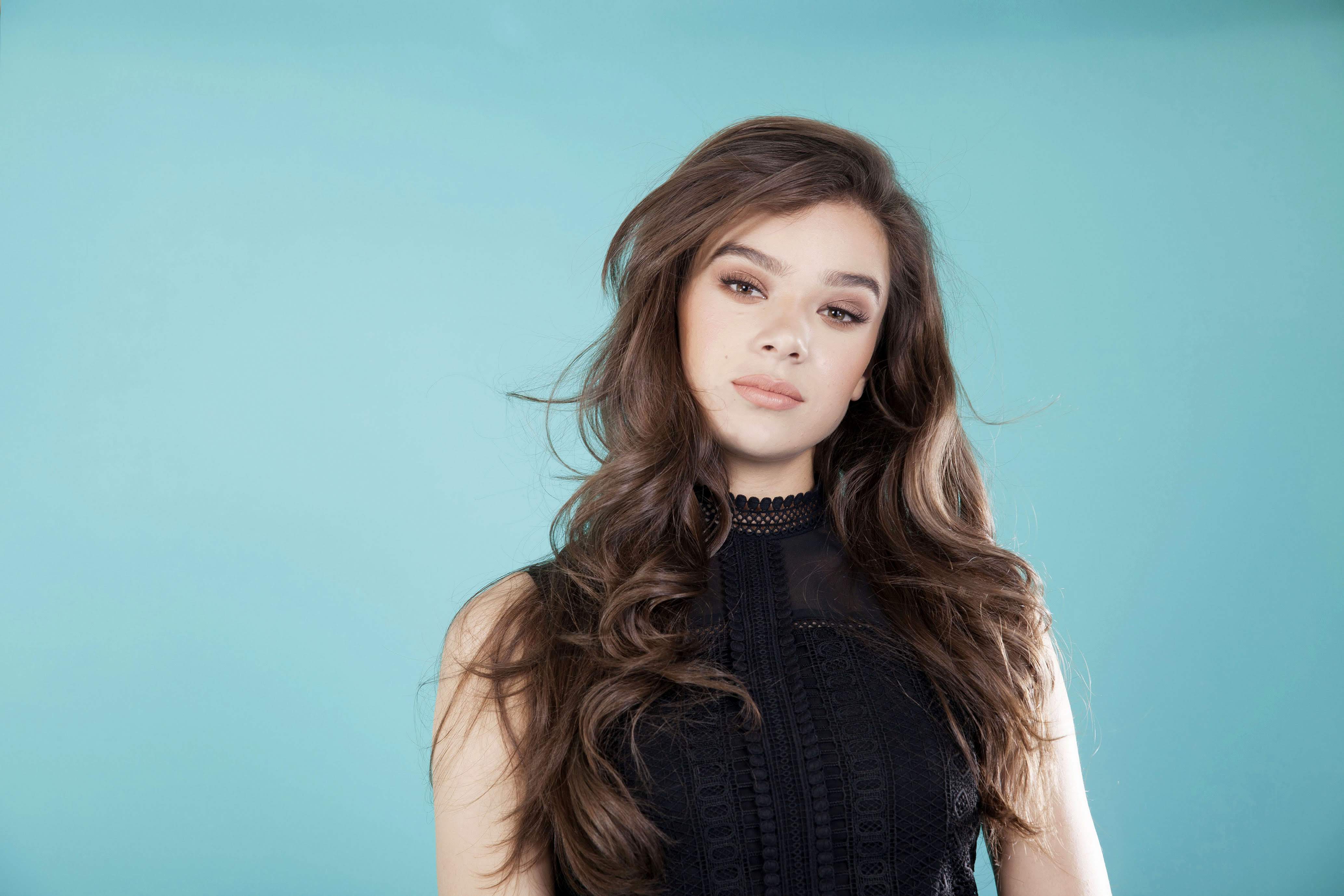 Hailee Steinfeld 4K Wallpapers