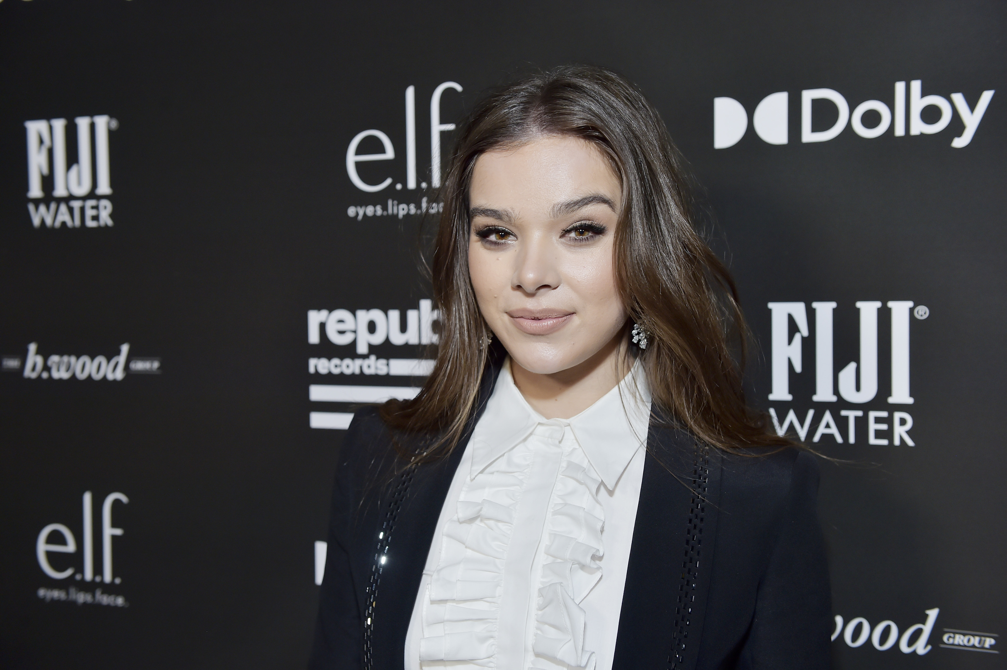 Hailee Steinfeld Comic Com 2018 Portrait Wallpapers