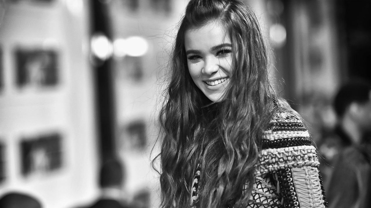 Hailee Steinfeld HD Monochrome Photoshoot Wallpapers