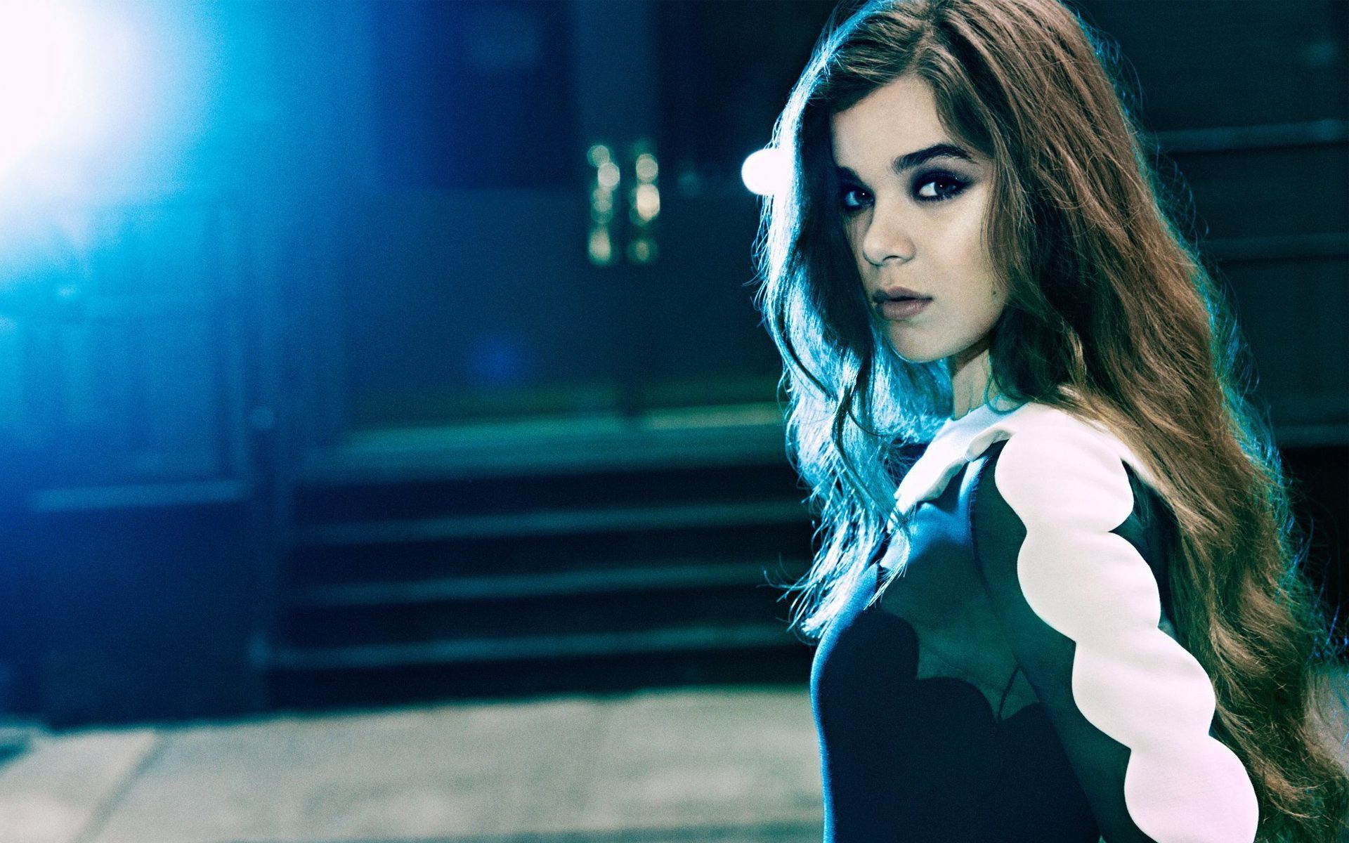 Hailee Steinfeld I Love Yous Wallpapers