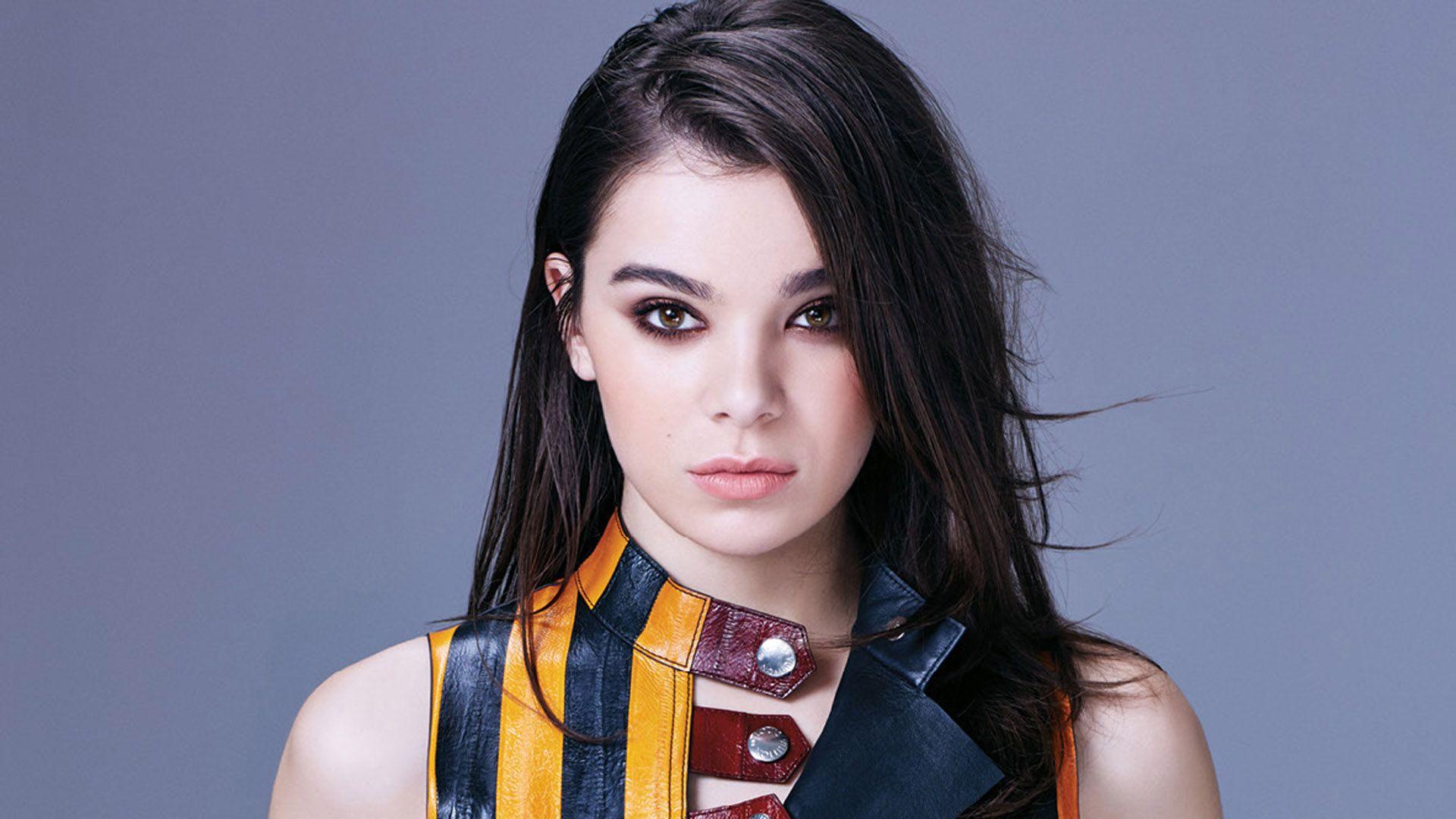 Hailee Steinfeld I Love Yous Wallpapers