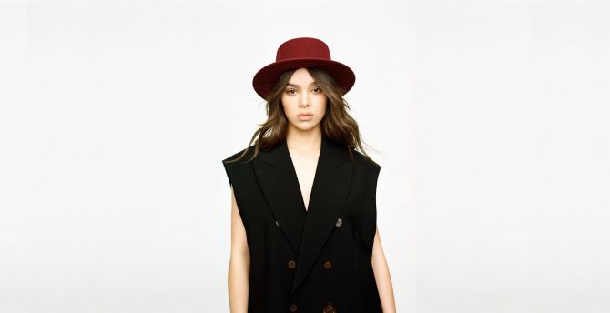 Hailee Steinfeld In Red Hat Wallpapers