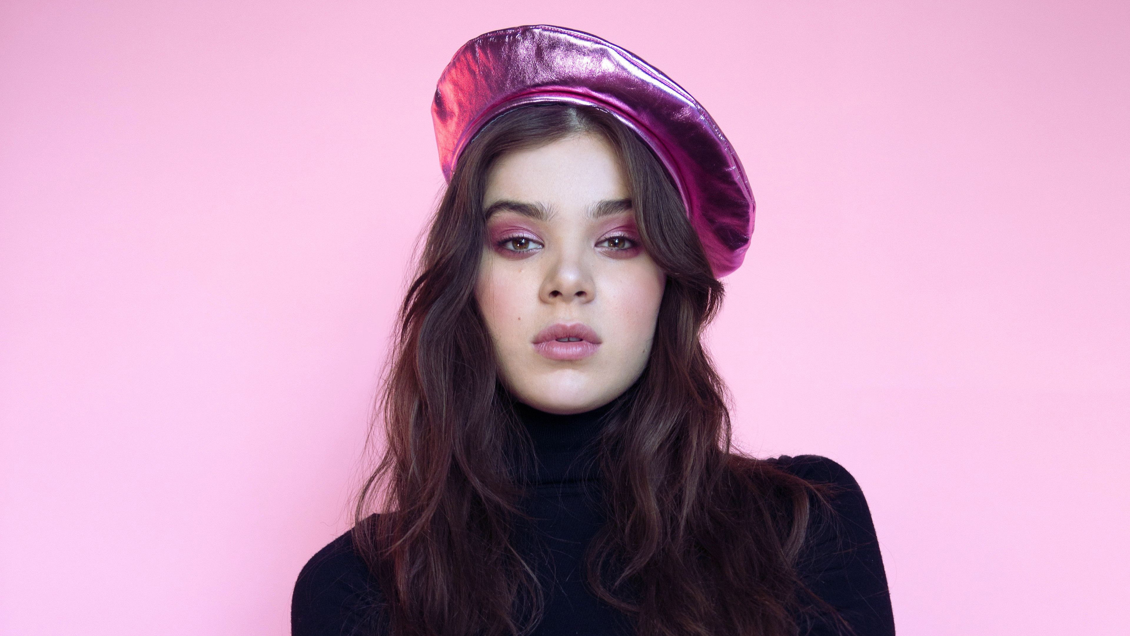 Hailee Steinfeld In Red Hat Wallpapers