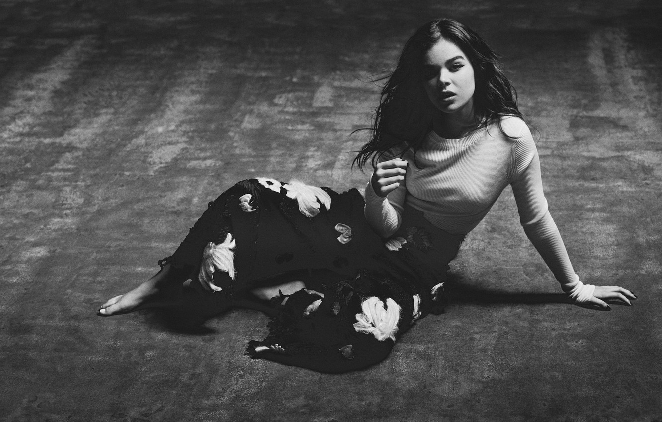 Hailee Steinfeld Monochrome Black &amp; White Wallpapers