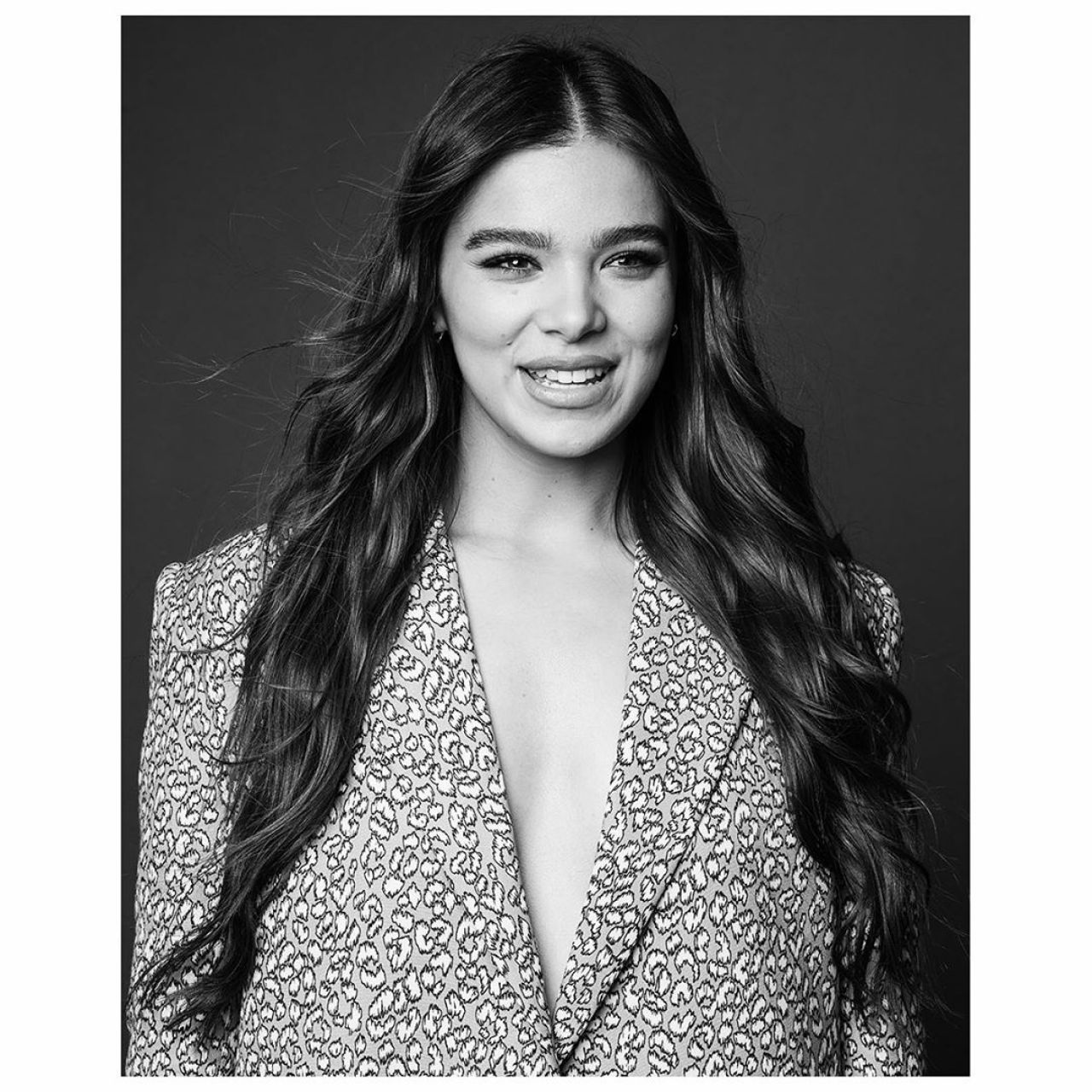 Hailee Steinfeld Monochrome Black &amp; White Wallpapers