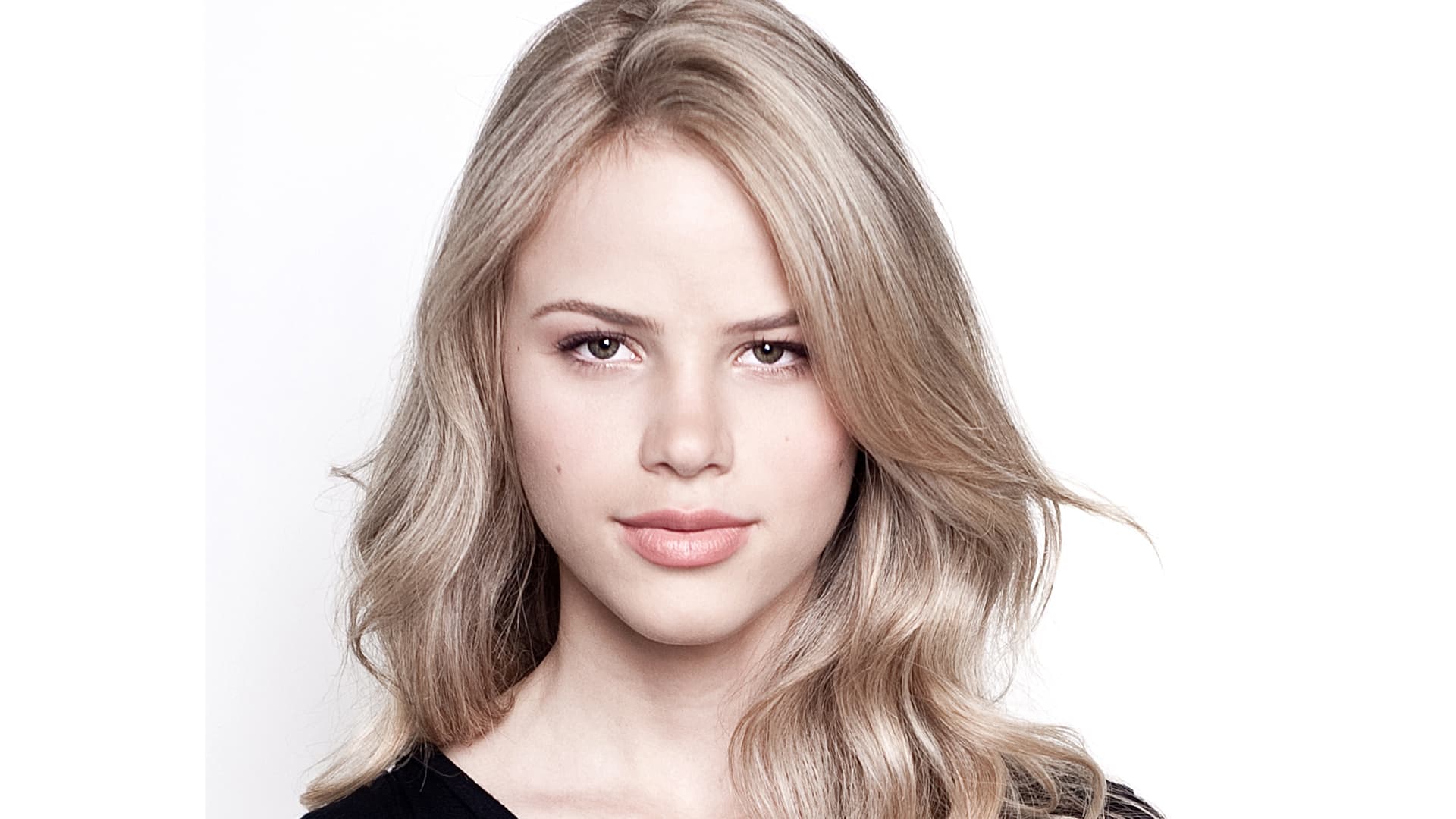 Halston Sage Wallpapers