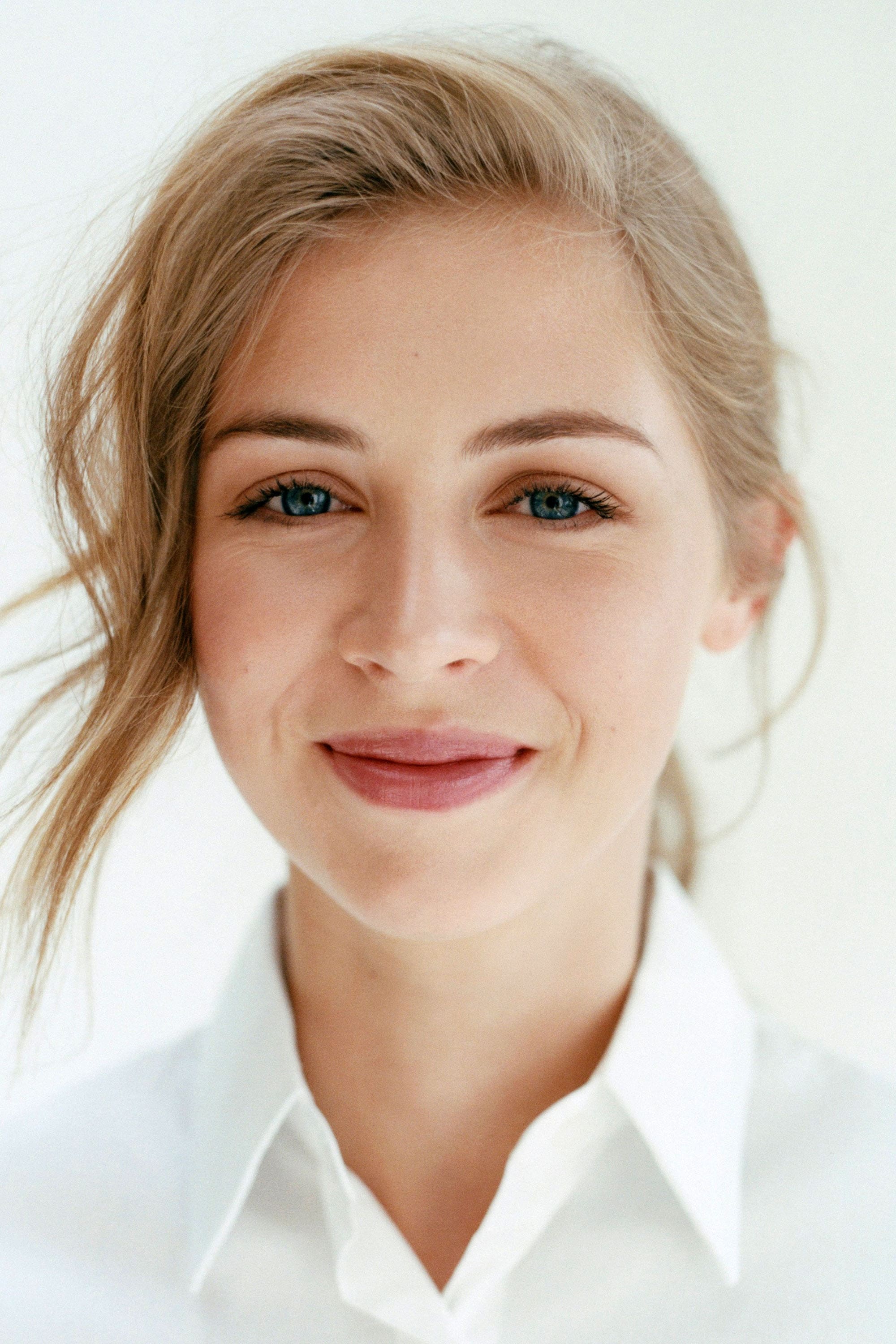 Hermione Corfield Wallpapers