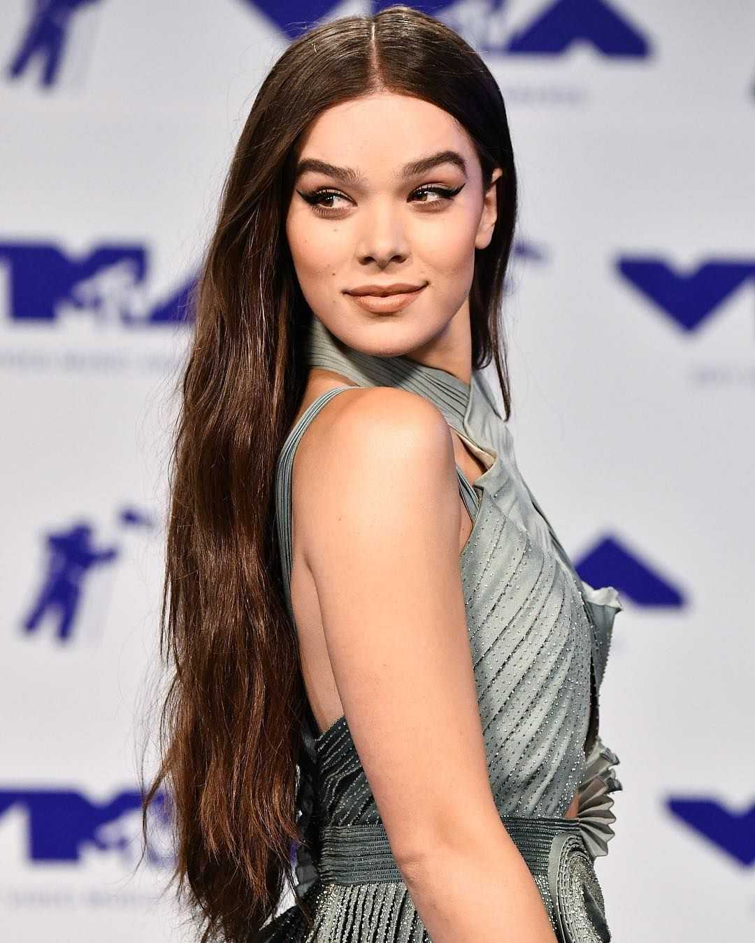 Hot Hailee Steinfeld 2018 Photoshoot Wallpapers