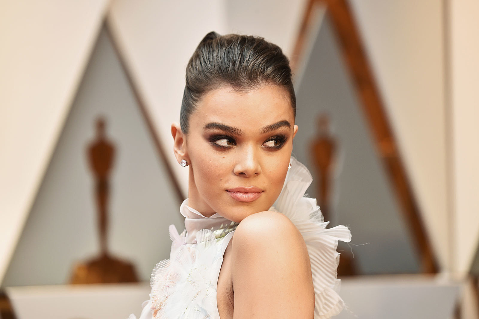 Hot Hailee Steinfeld Portrait 2017 Wallpapers