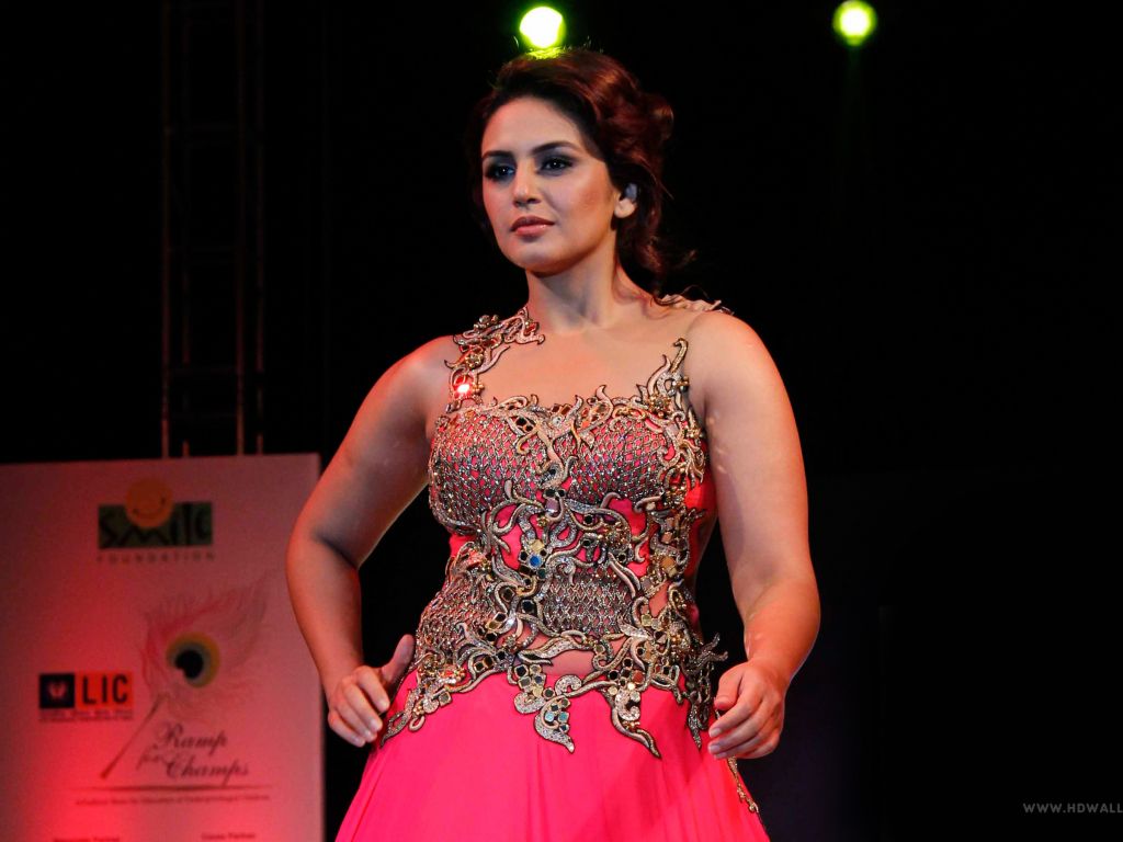 Huma Qureshi Wallpapers