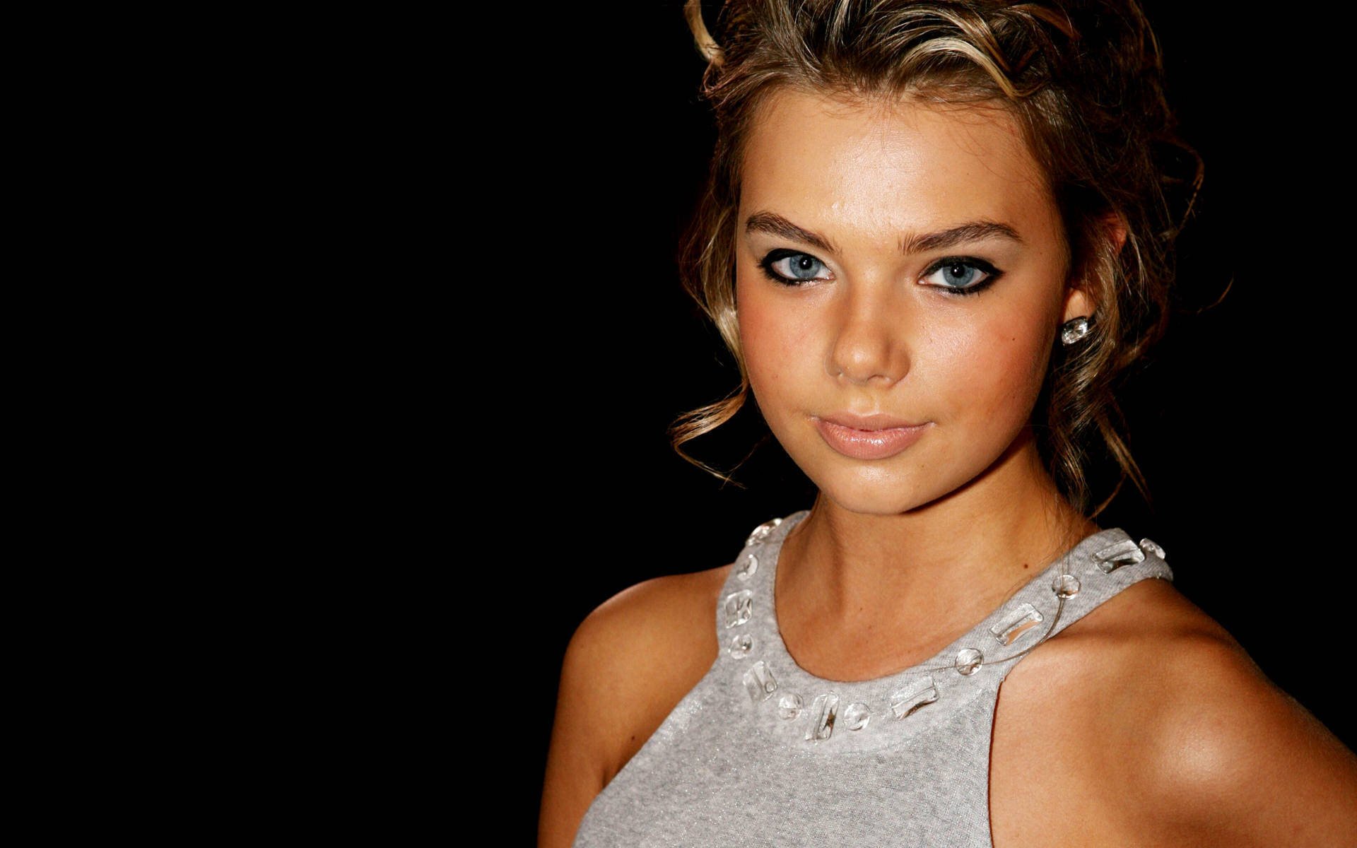 Indiana Evans Wallpapers