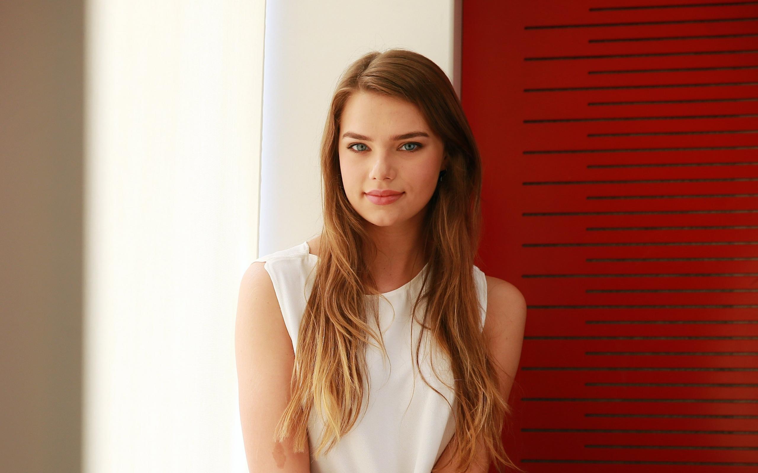 Indiana Evans Wallpapers