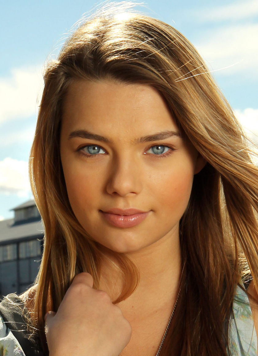 Indiana Evans Wallpapers