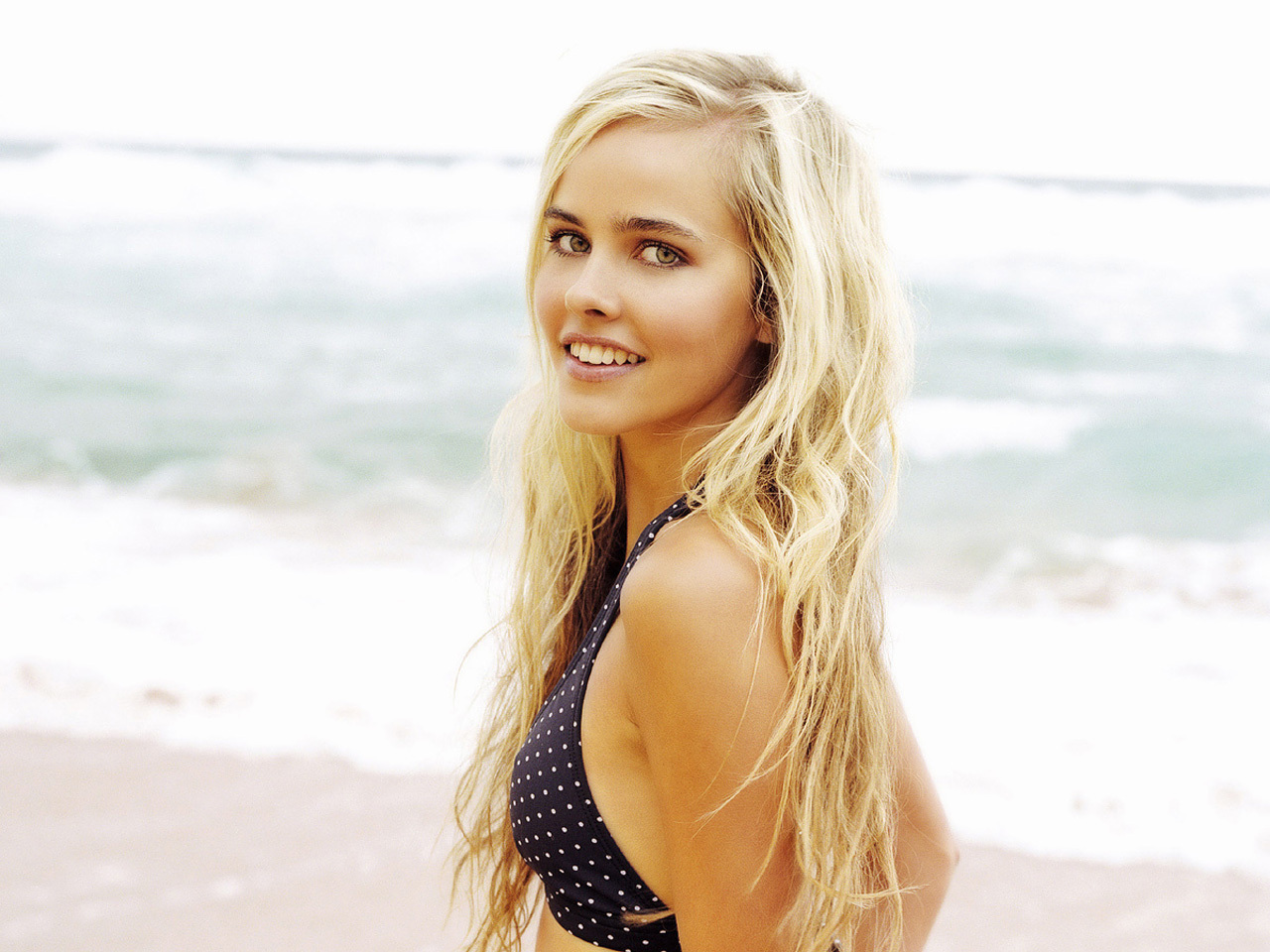 Isabel Lucas Cute In White Wallpapers