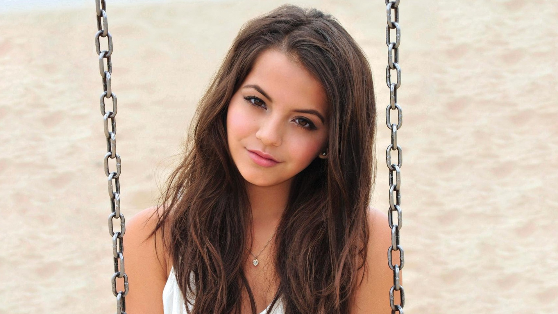 Isabela Moner Wallpapers