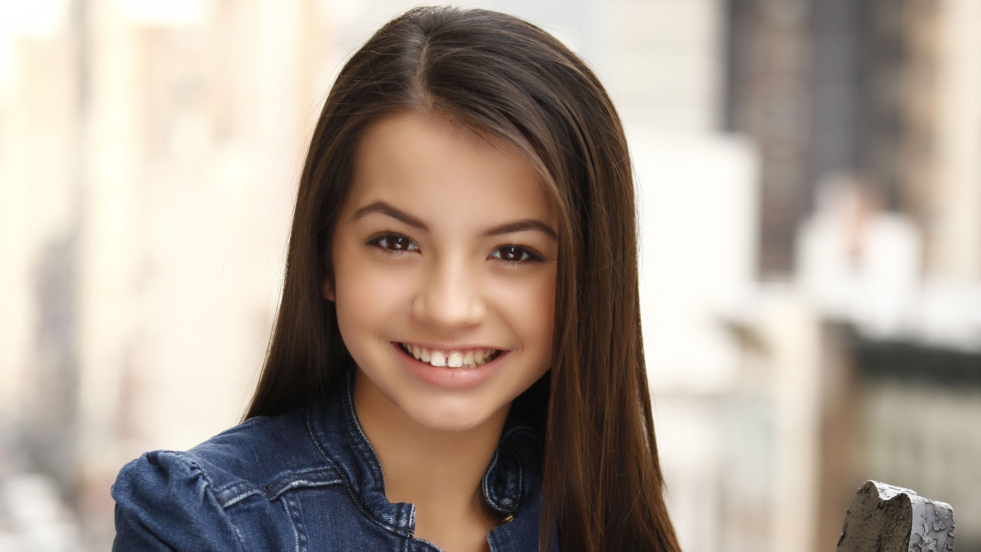 Isabela Moner Wallpapers