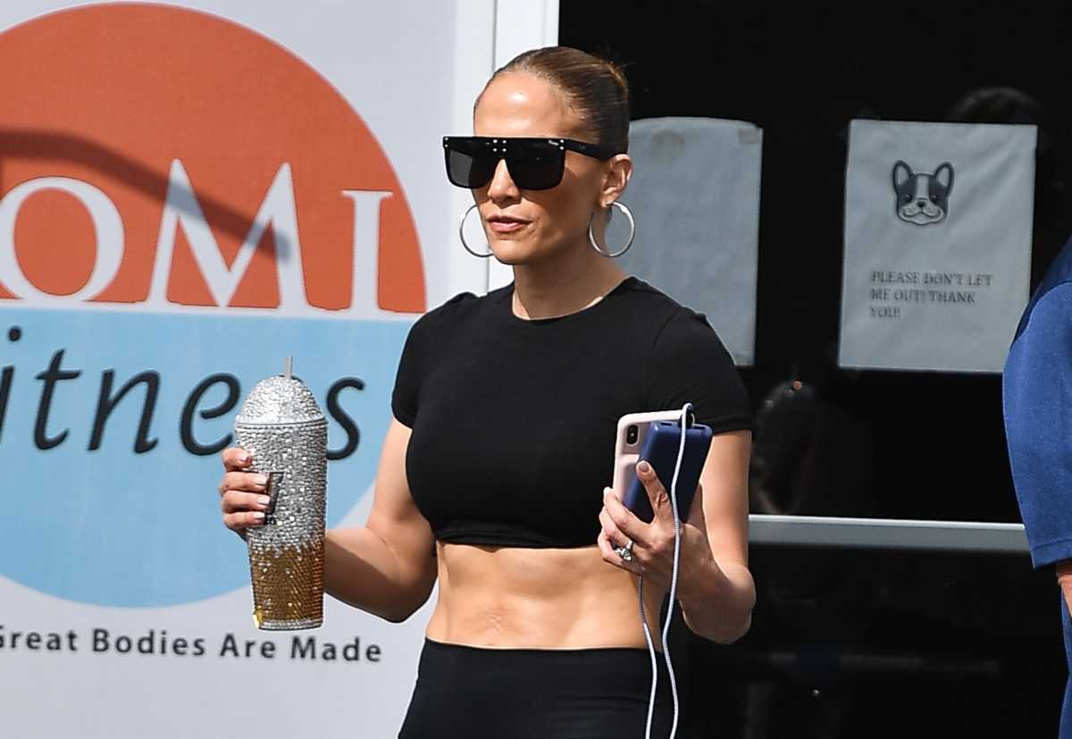 Jennifer Lopez Workout 2021 Wallpapers