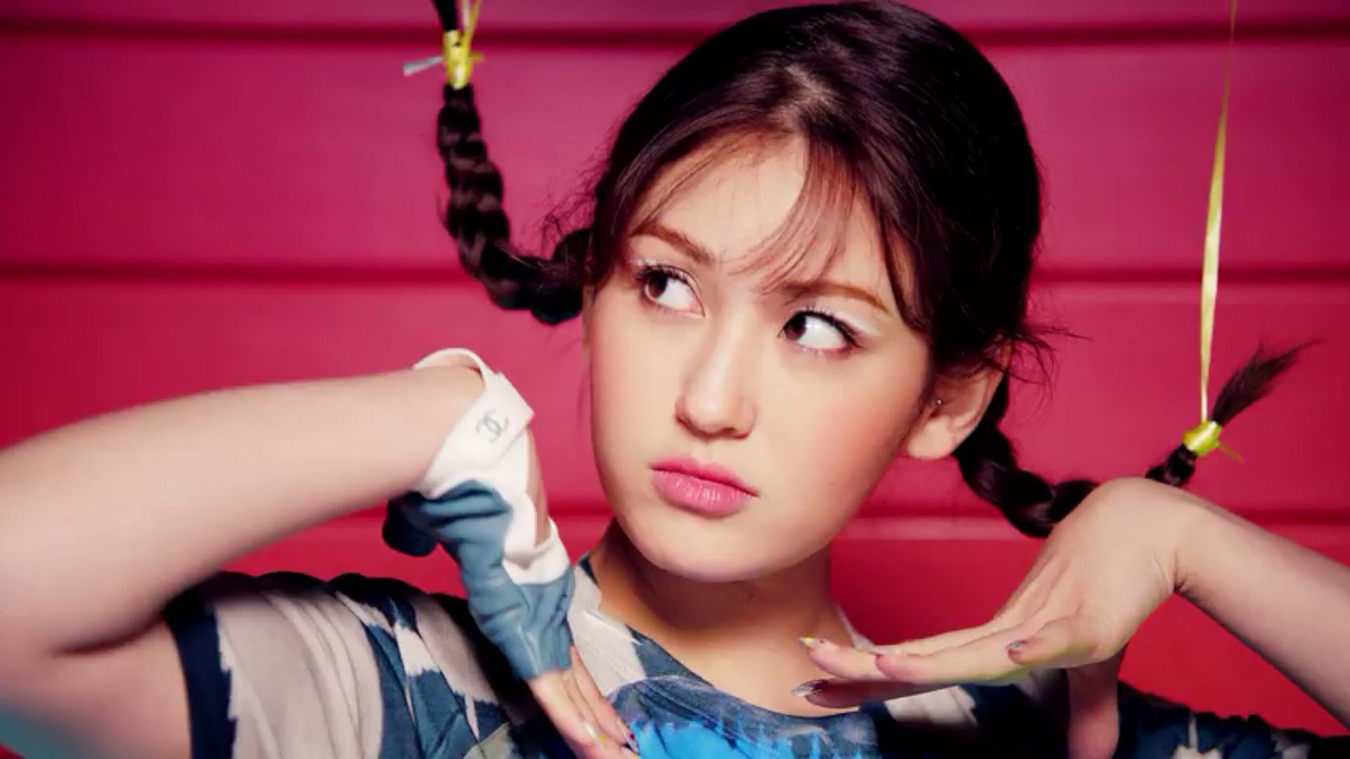 Jeon Somi K-Pop Singer Wallpapers