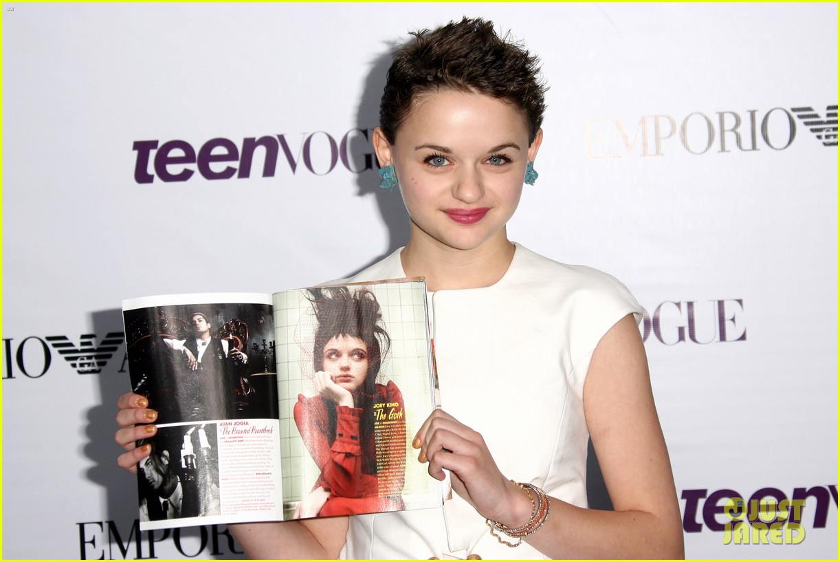 Joey King New Wallpapers