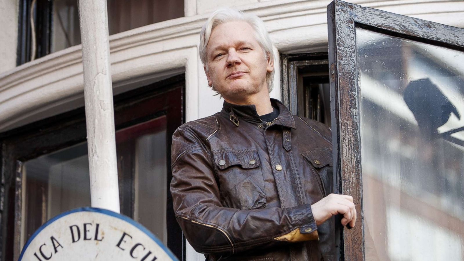 Jolia Assange Wallpapers