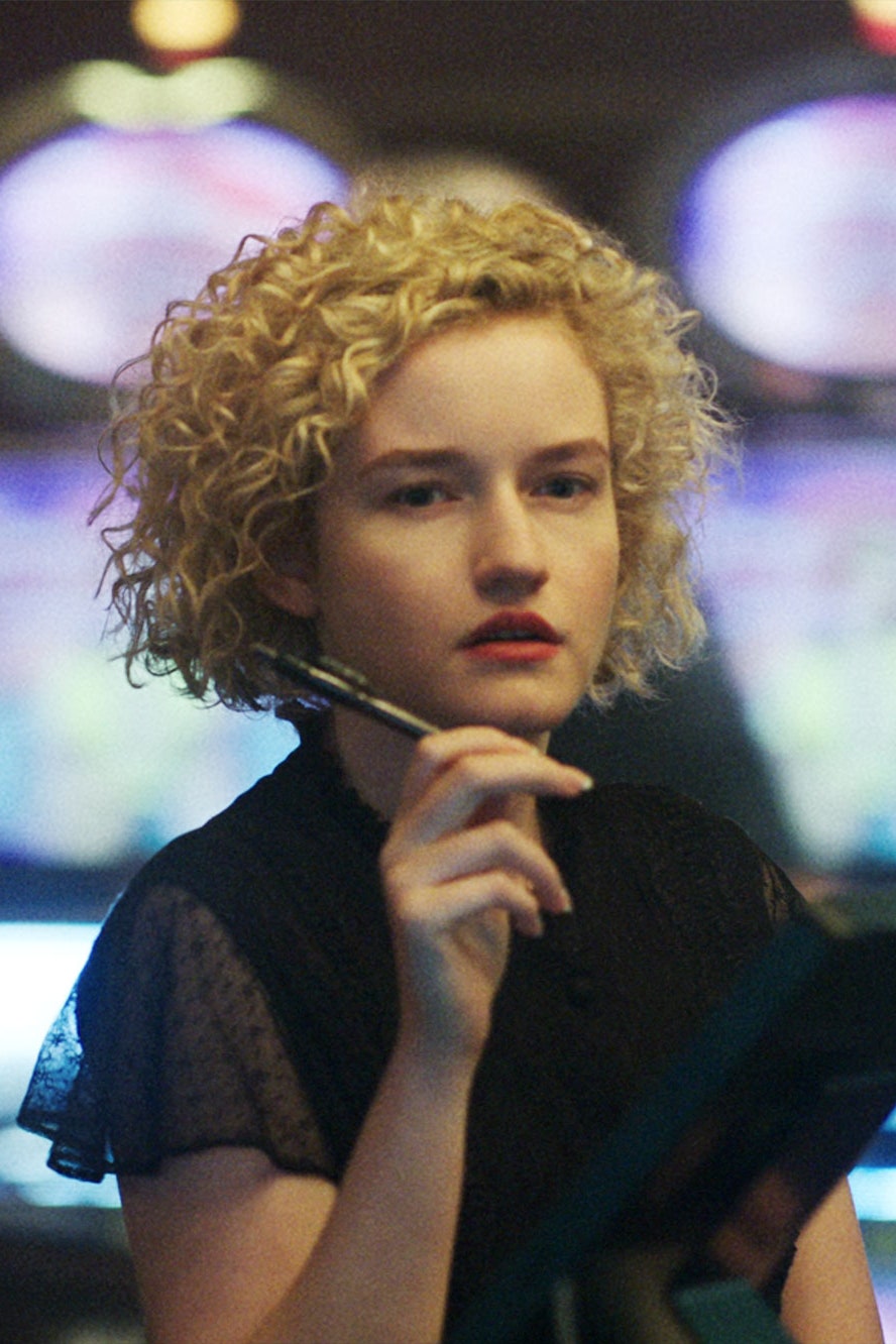 Julia Garner Ozark Actress Wallpapers