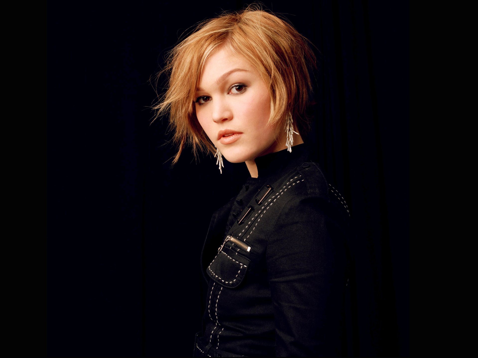 Julia Stiles Wallpapers