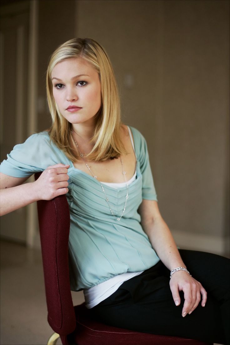 Julia Stiles Wallpapers