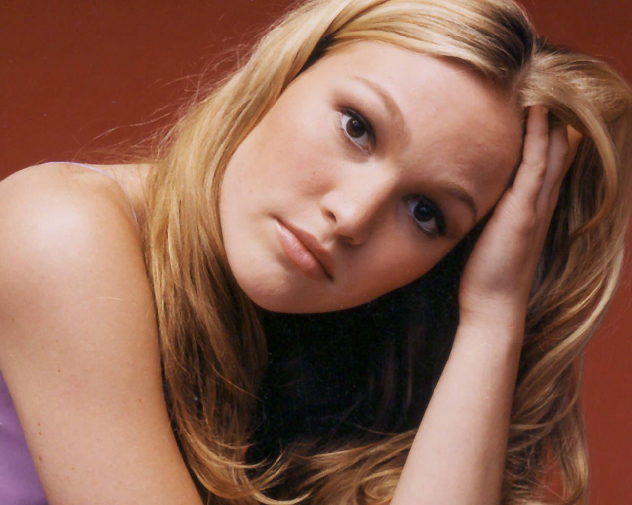 Julia Stiles Wallpapers