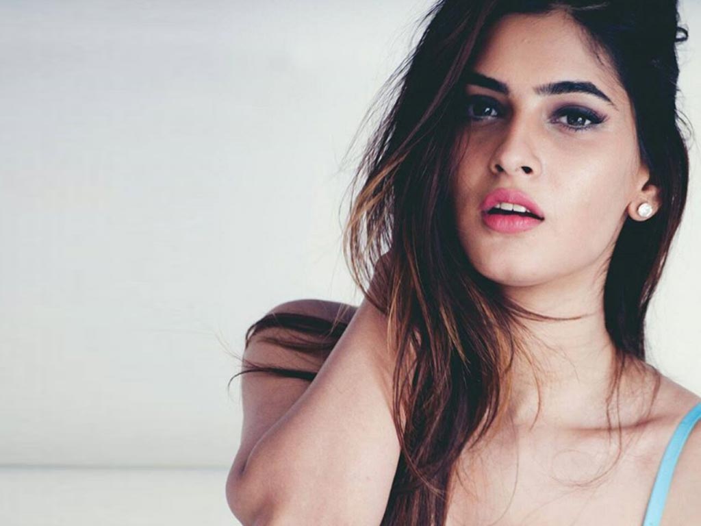 Karishma Sharma Wallpapers