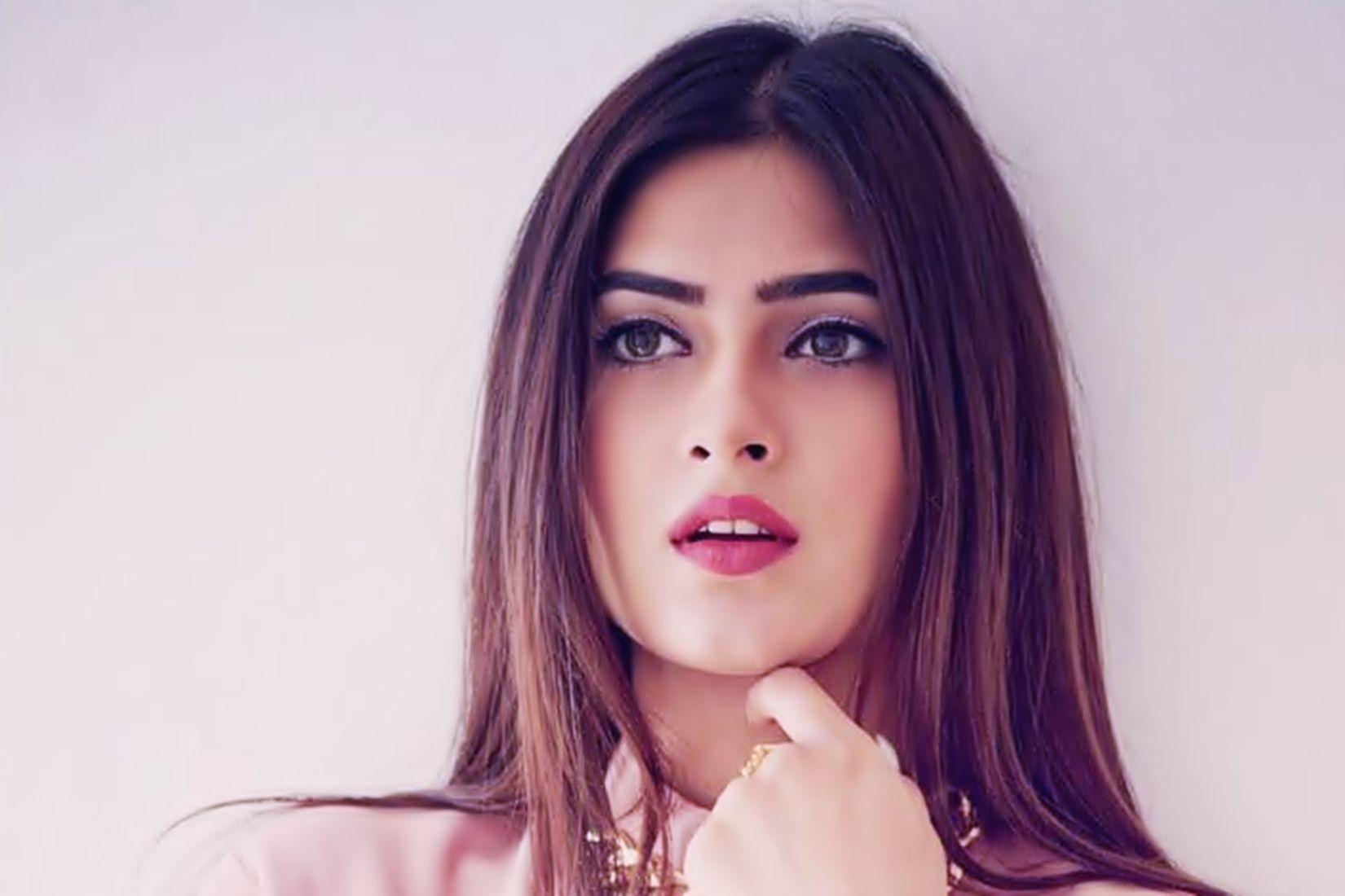 Karishma Sharma Wallpapers