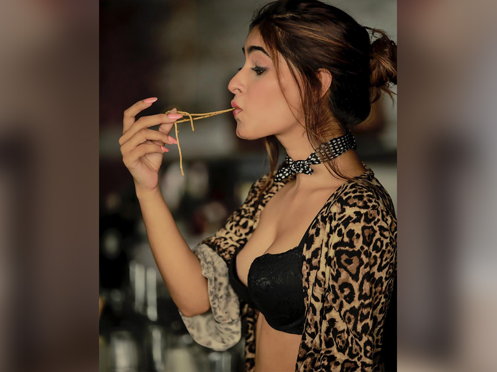 Karishma Sharma Wallpapers