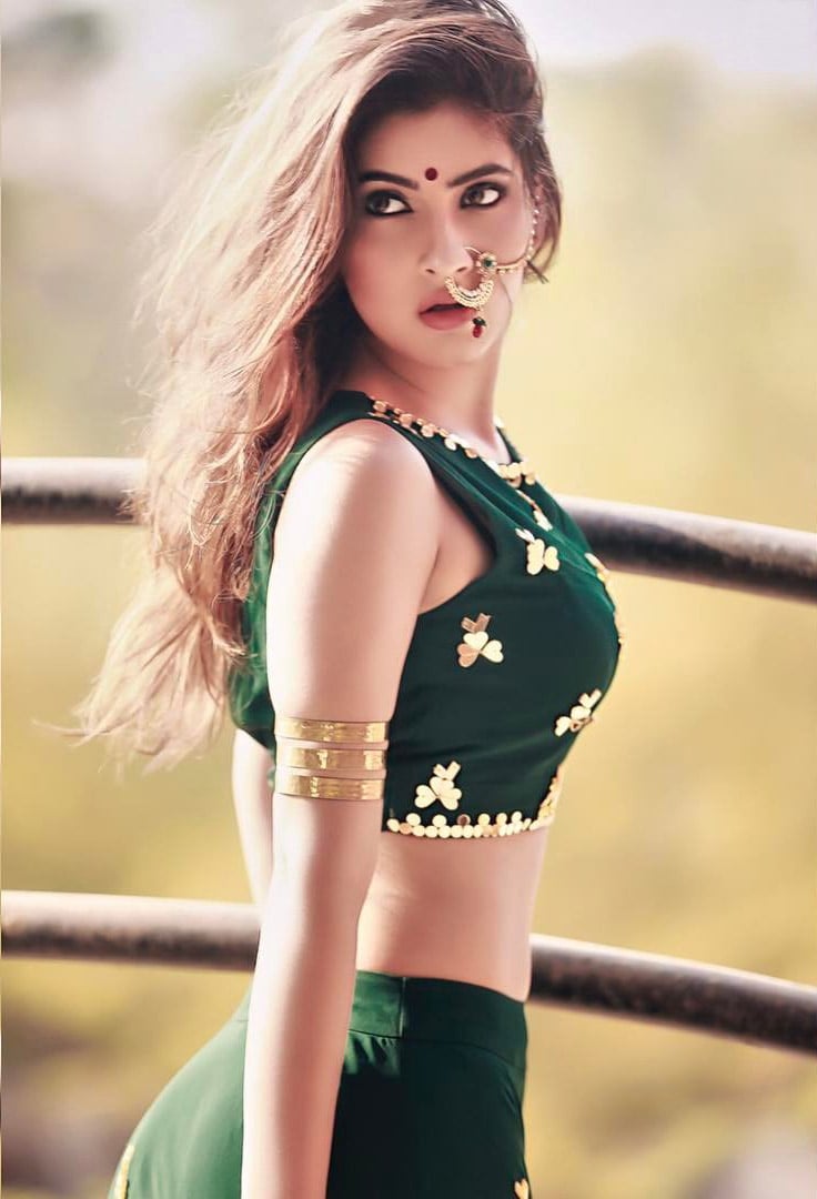 Karishma Sharma Wallpapers