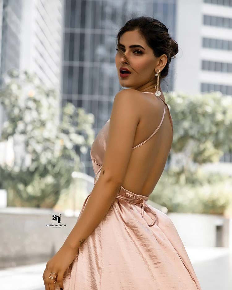 Karishma Sharma Wallpapers