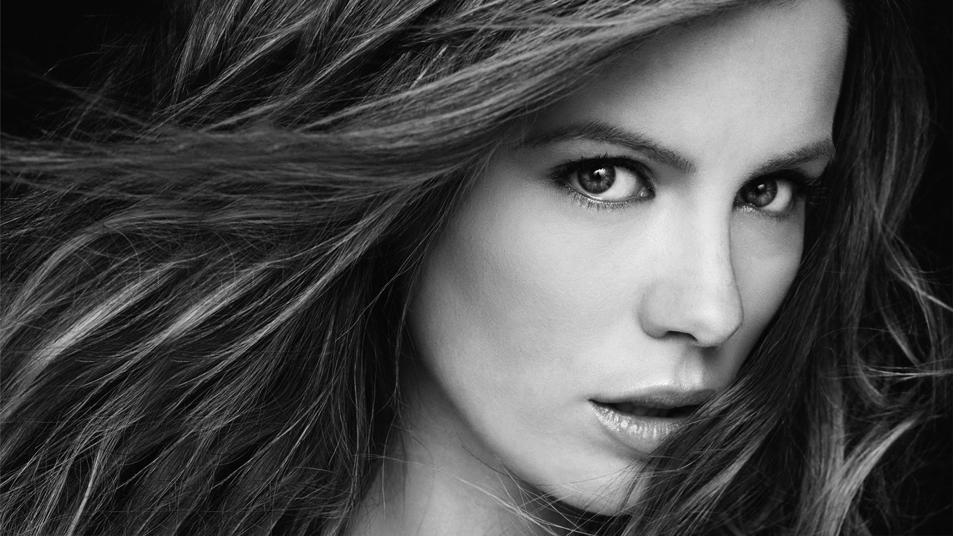 Kate Beckinsale Face Images Wallpapers